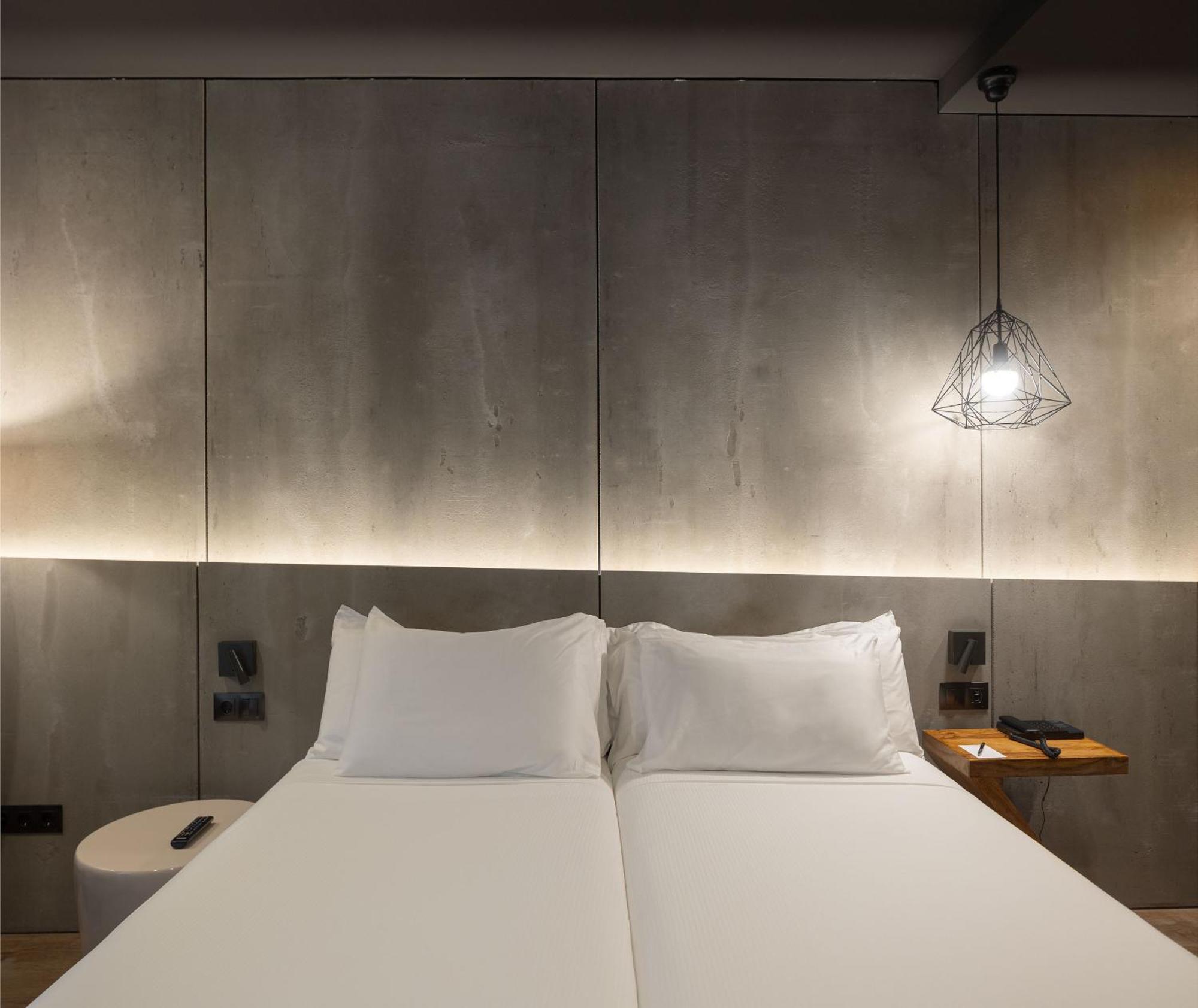 Doppelzimmer mit Straßenblick
