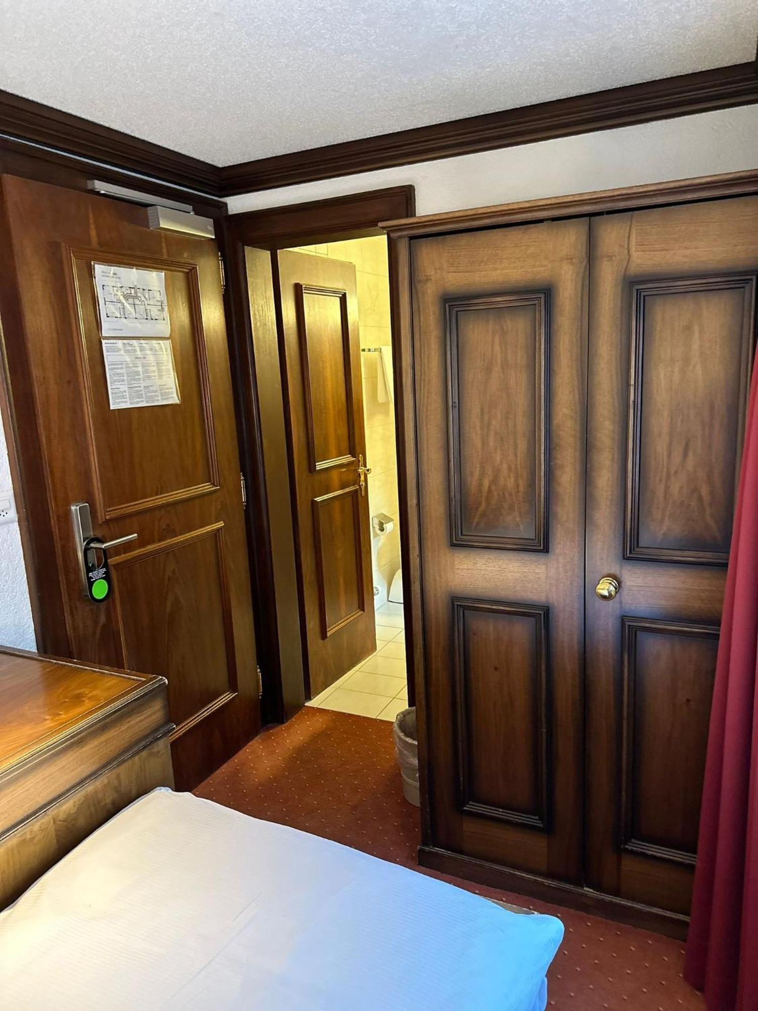 Small Single Room,1516367377:JPEG