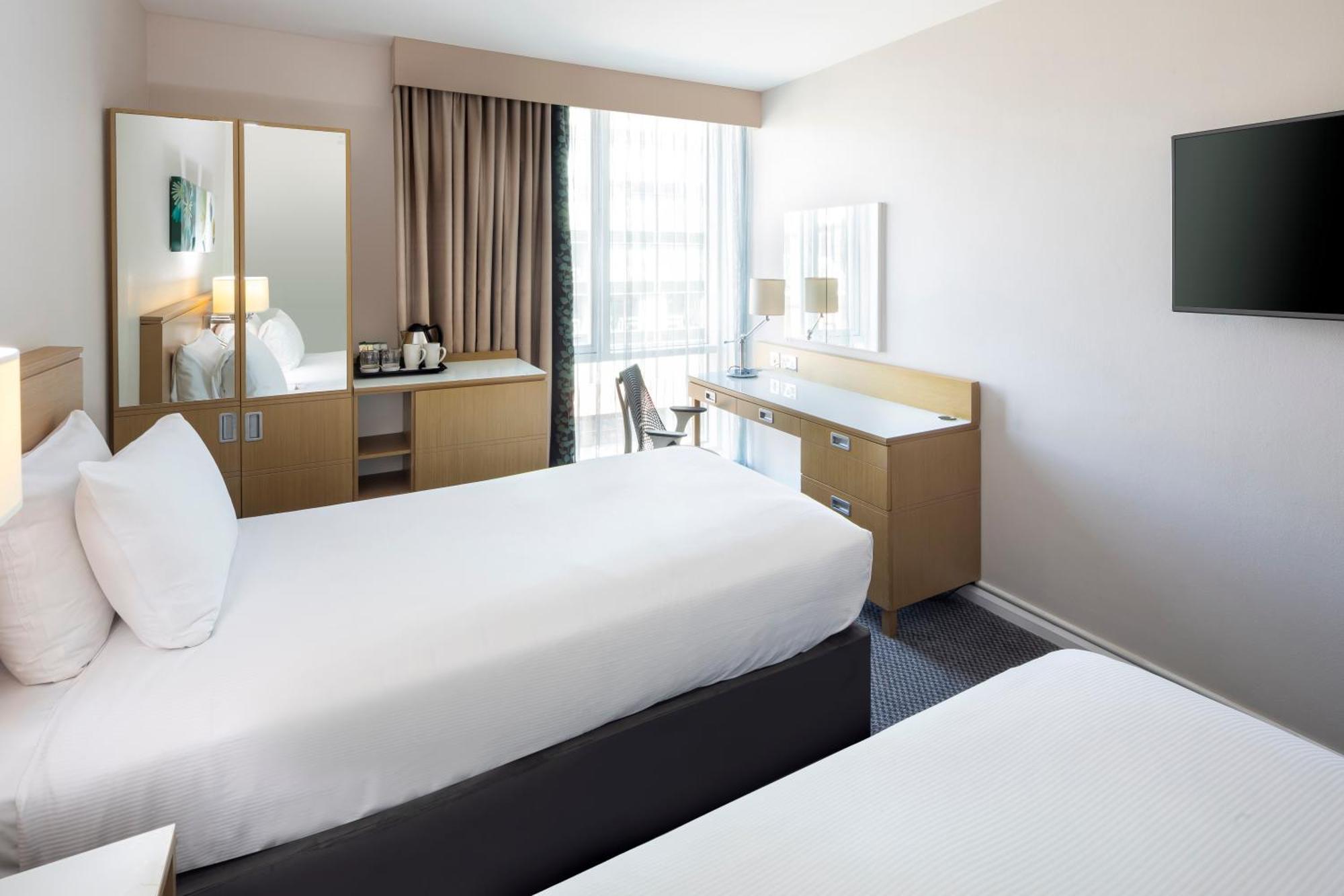 Quarto com 2 Camas de Solteiro