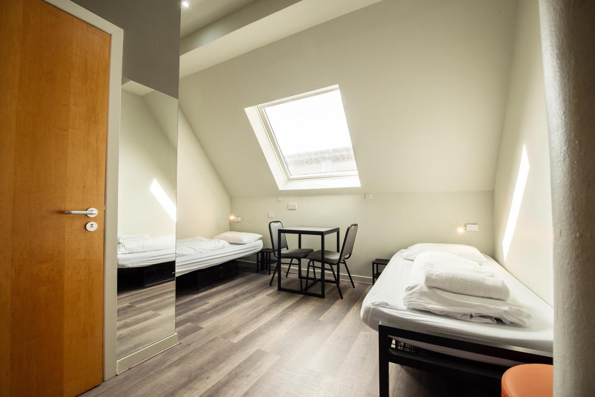 Posto Letto in Dormitorio con 6 Letti