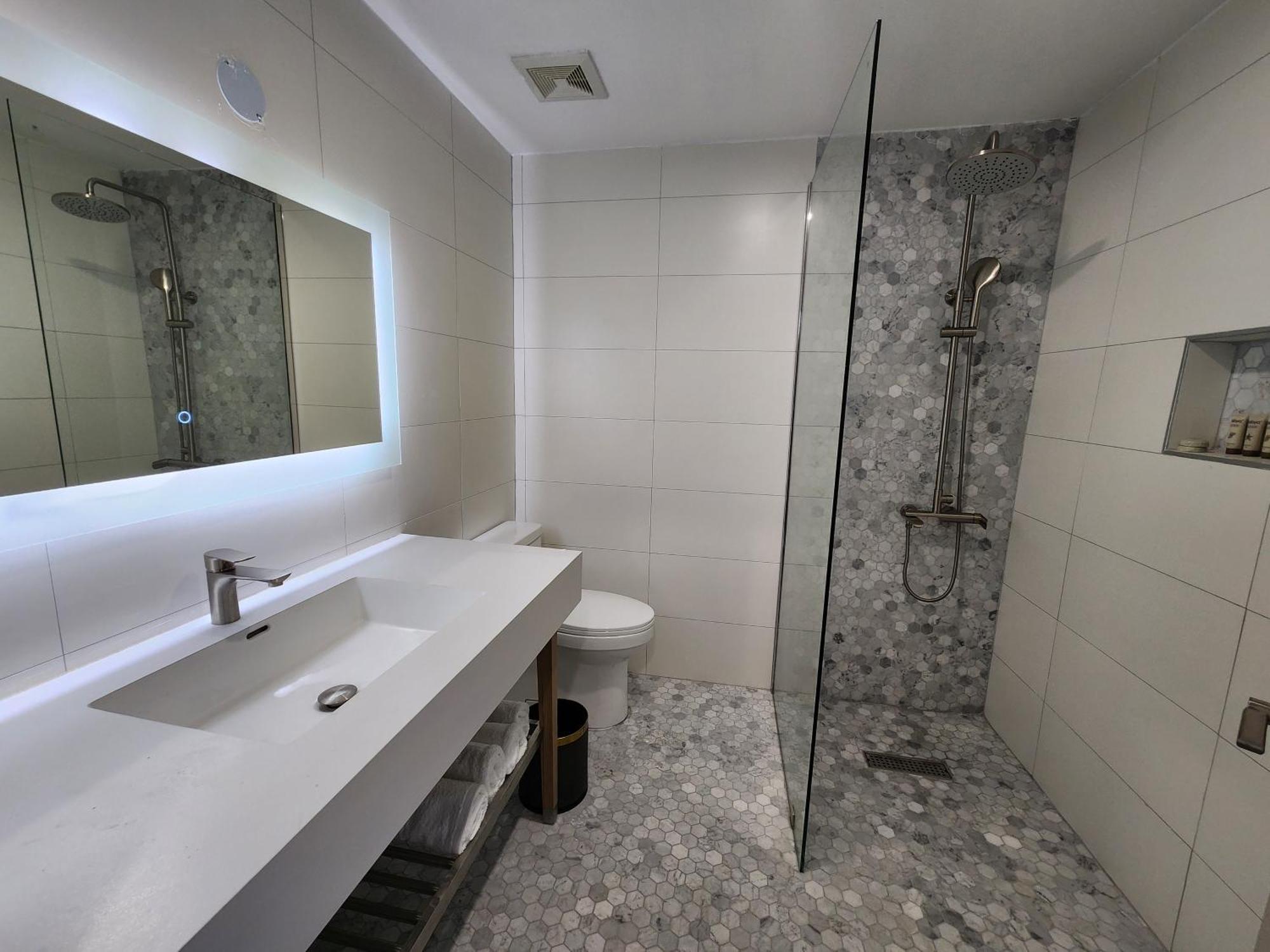 Standard King Room,1517411329:JPEG