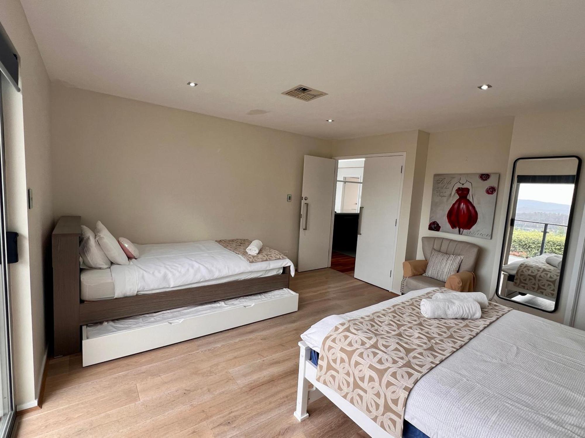 Deluxe Double Room with Balcony and Sea View 4
