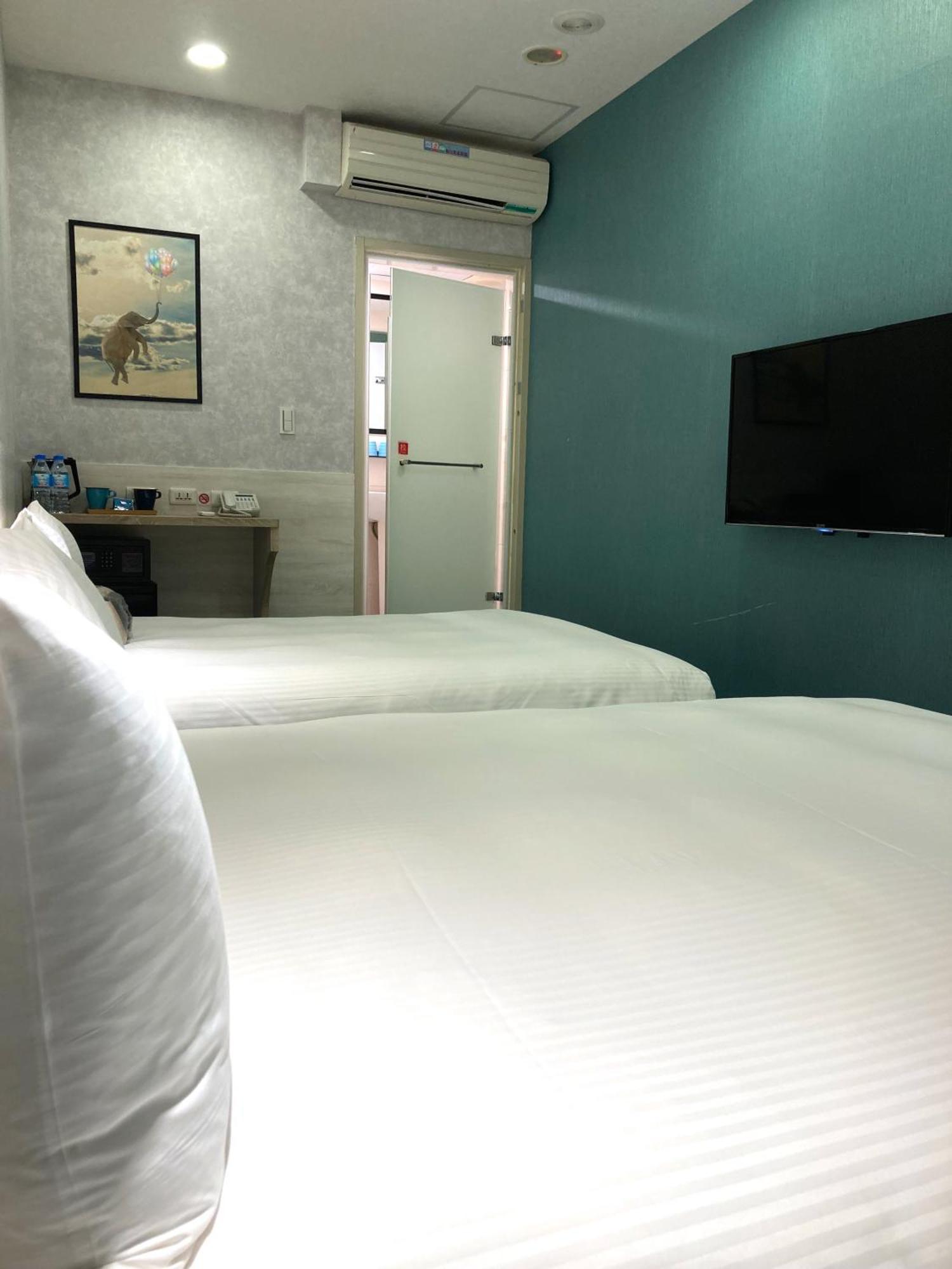 Standard Twin Room without Window