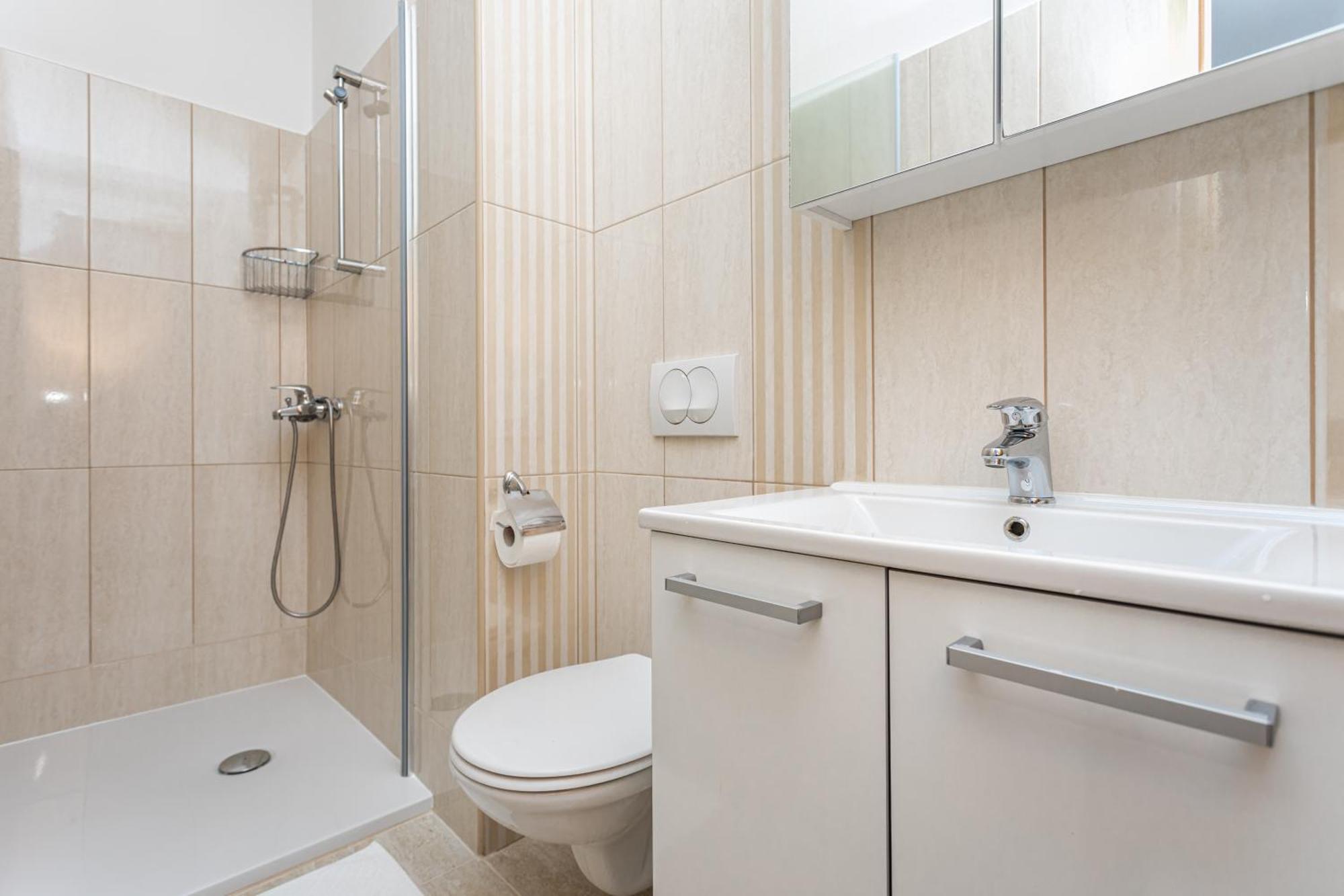 Double Room with Balcony,1531057300:JPEG