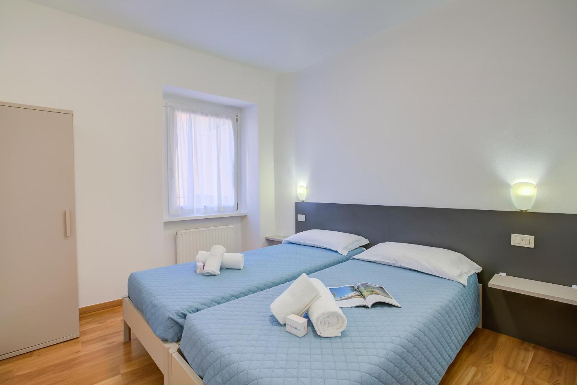 Apartamento con 2 dormitorios y balcón