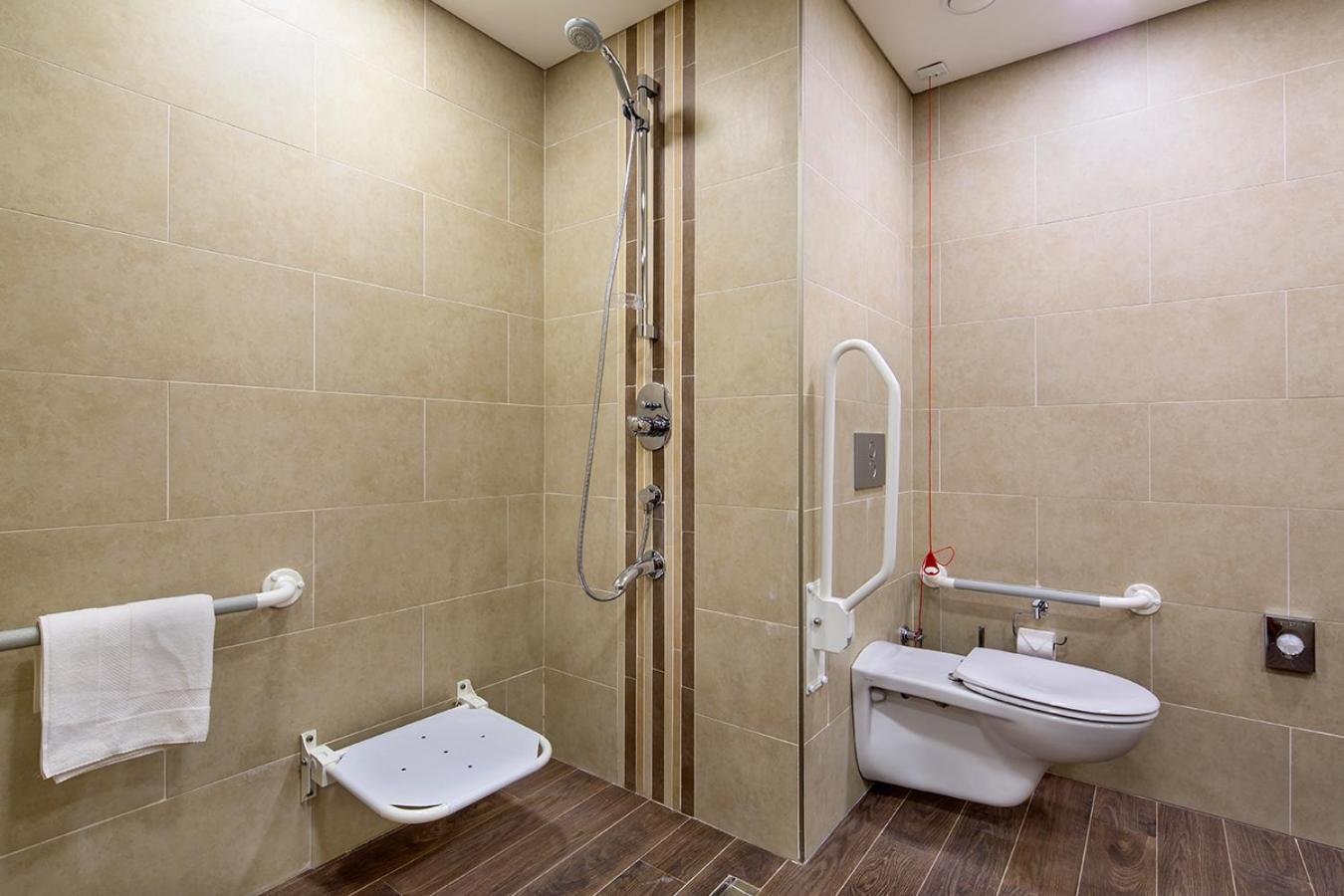 Queen Room - Mobility Access