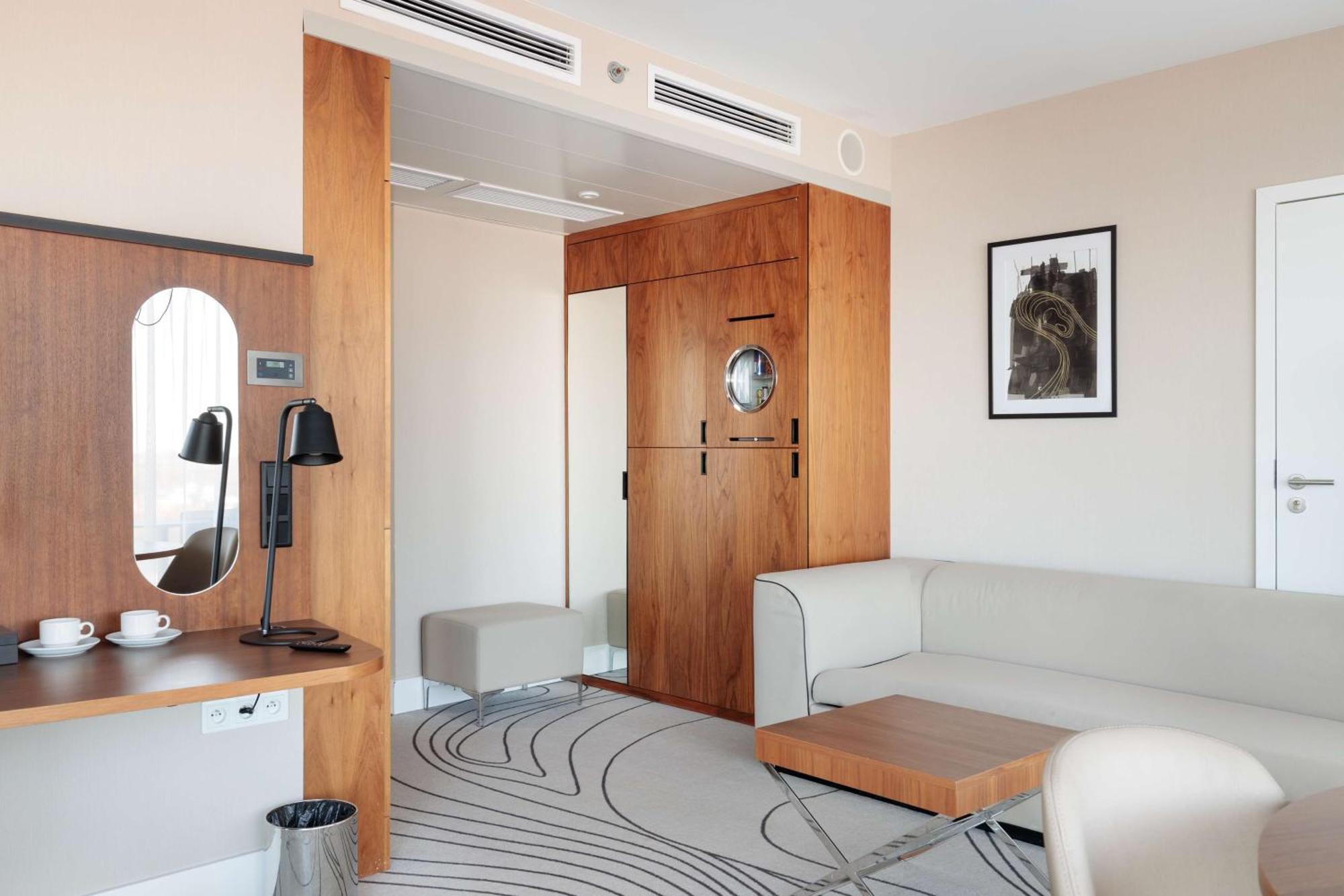 Blue Sky Suite with Sea View