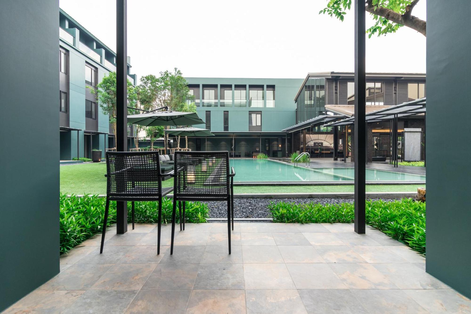 Lakorn Poolside,1614368821:JPEG