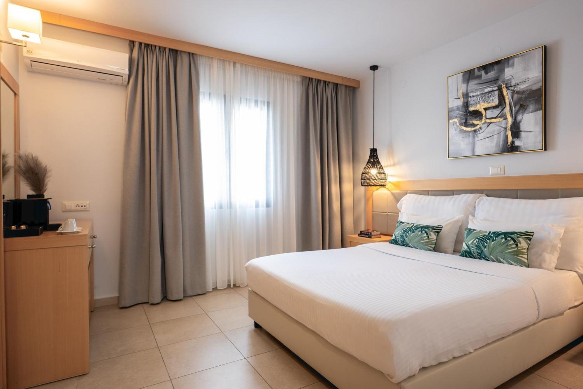 Suite with Side Sea View
