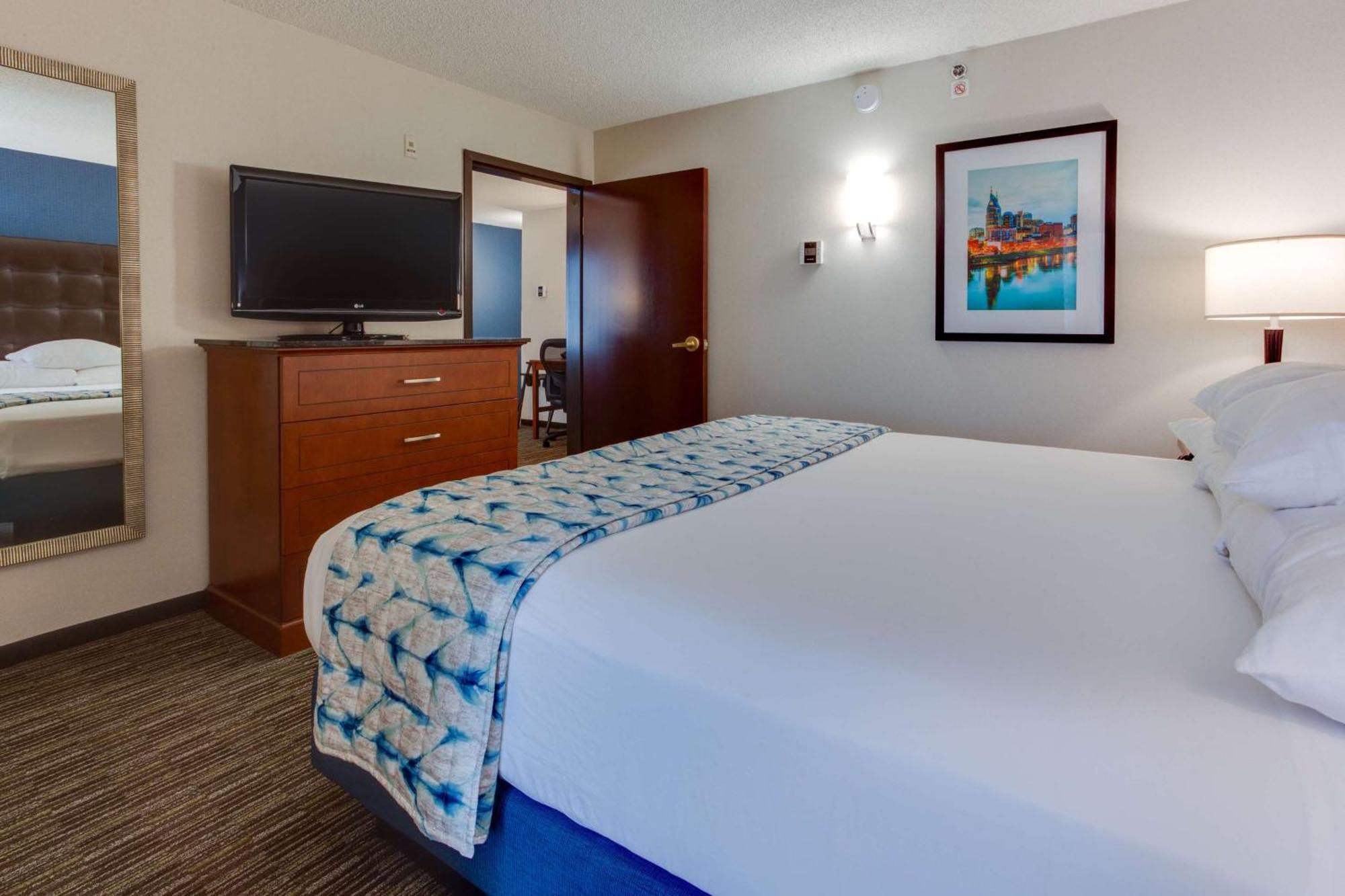 King Suite with Sofa Bed,1542187795:JPEG