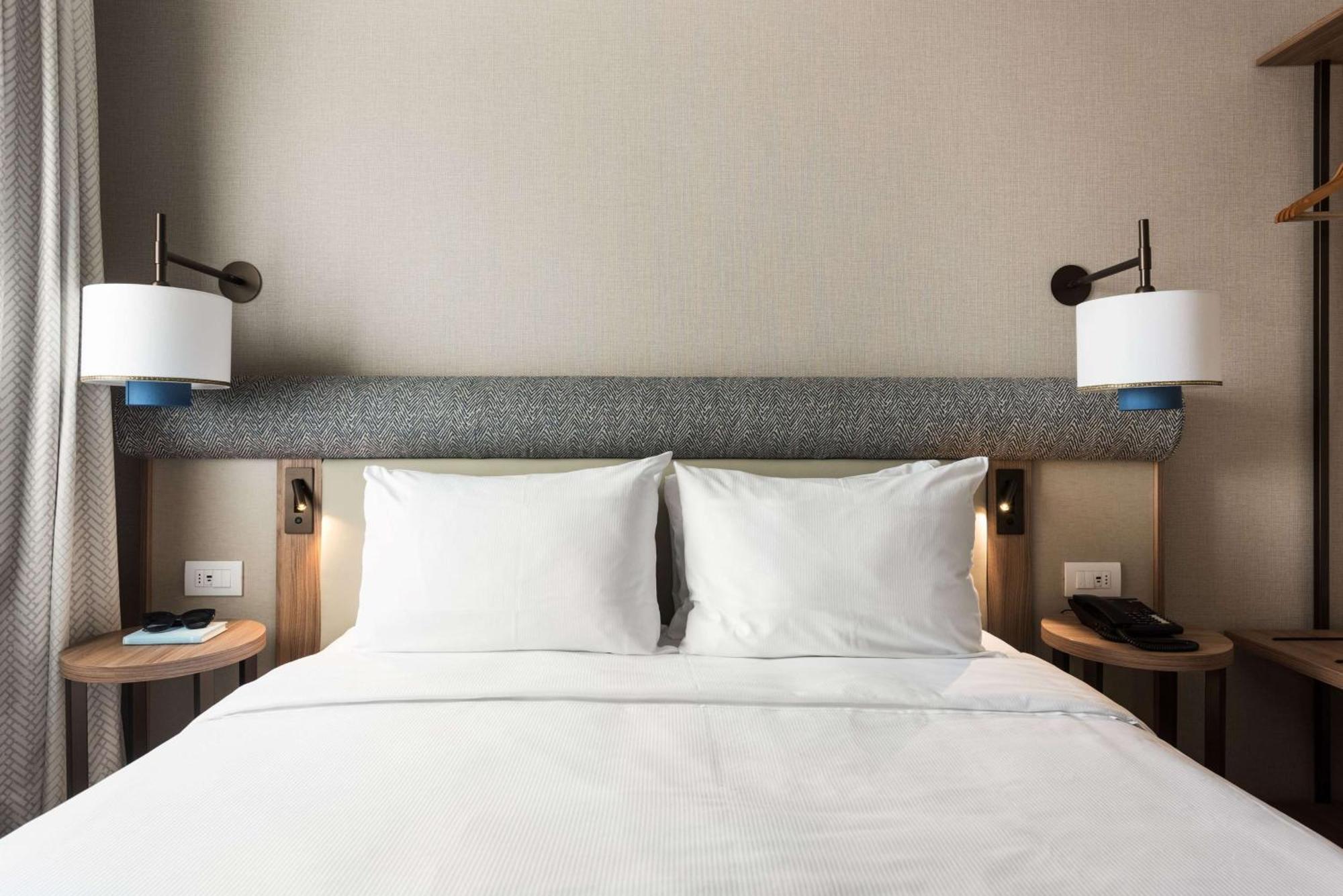Habitación con cama grande