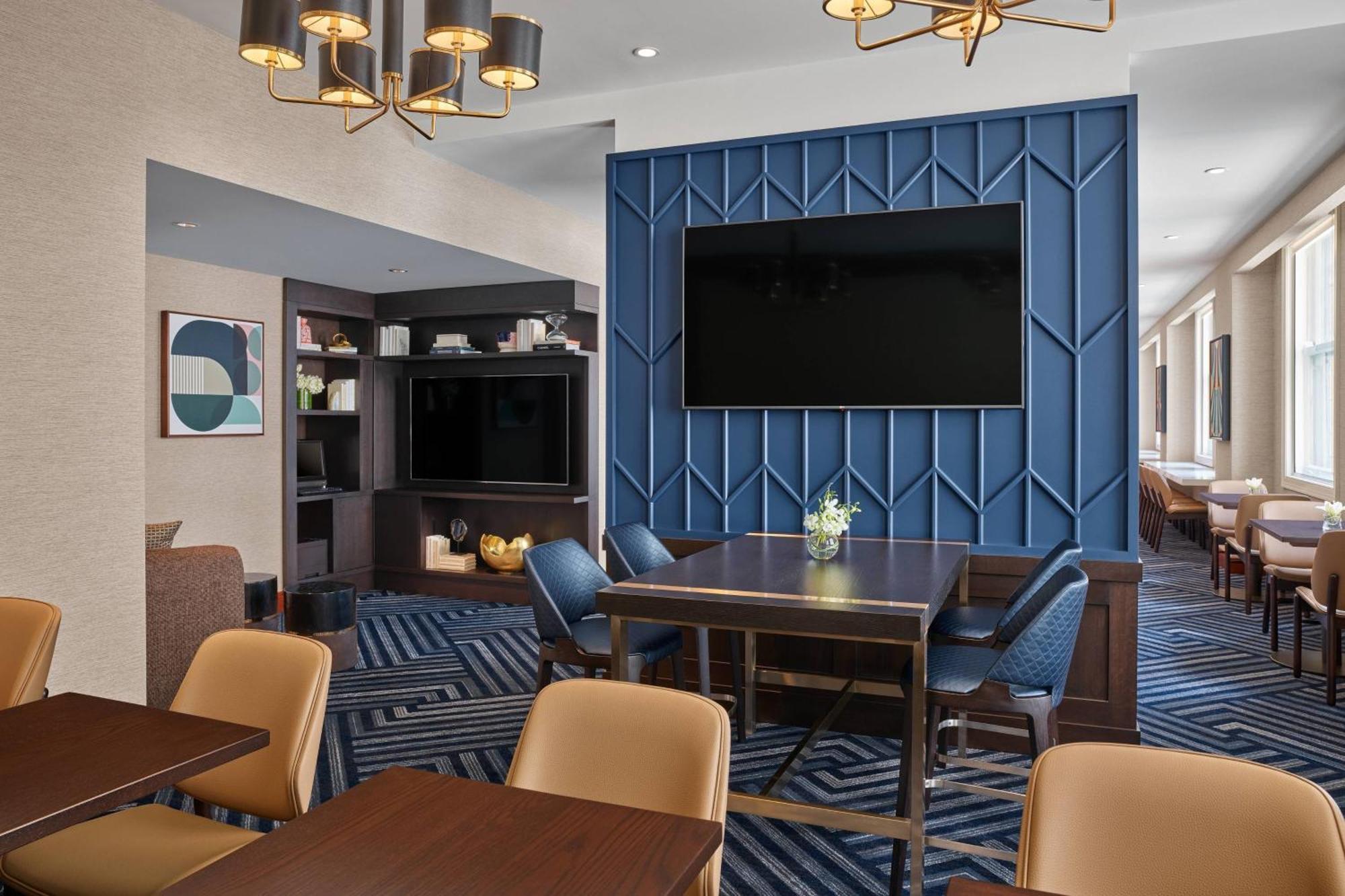 Executive King Room,1548393175:JPEG