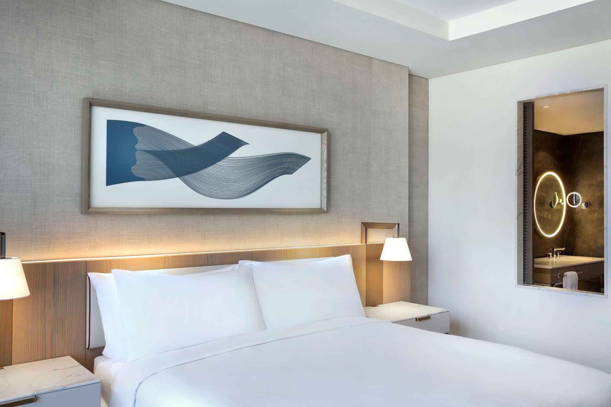 Habitación Deluxe con vistas a la piscina y acceso al parque temático - 1 cama extragrande