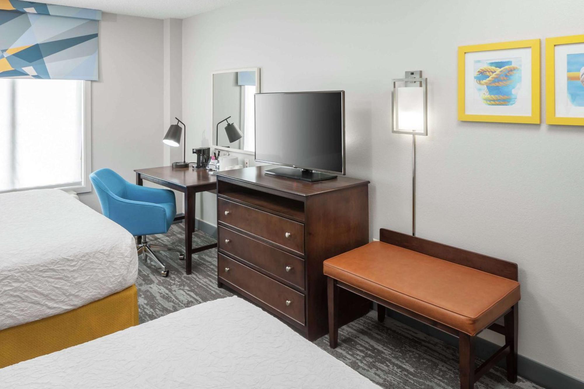 Queen Suite with Sofa Bed,1548845095:JPEG