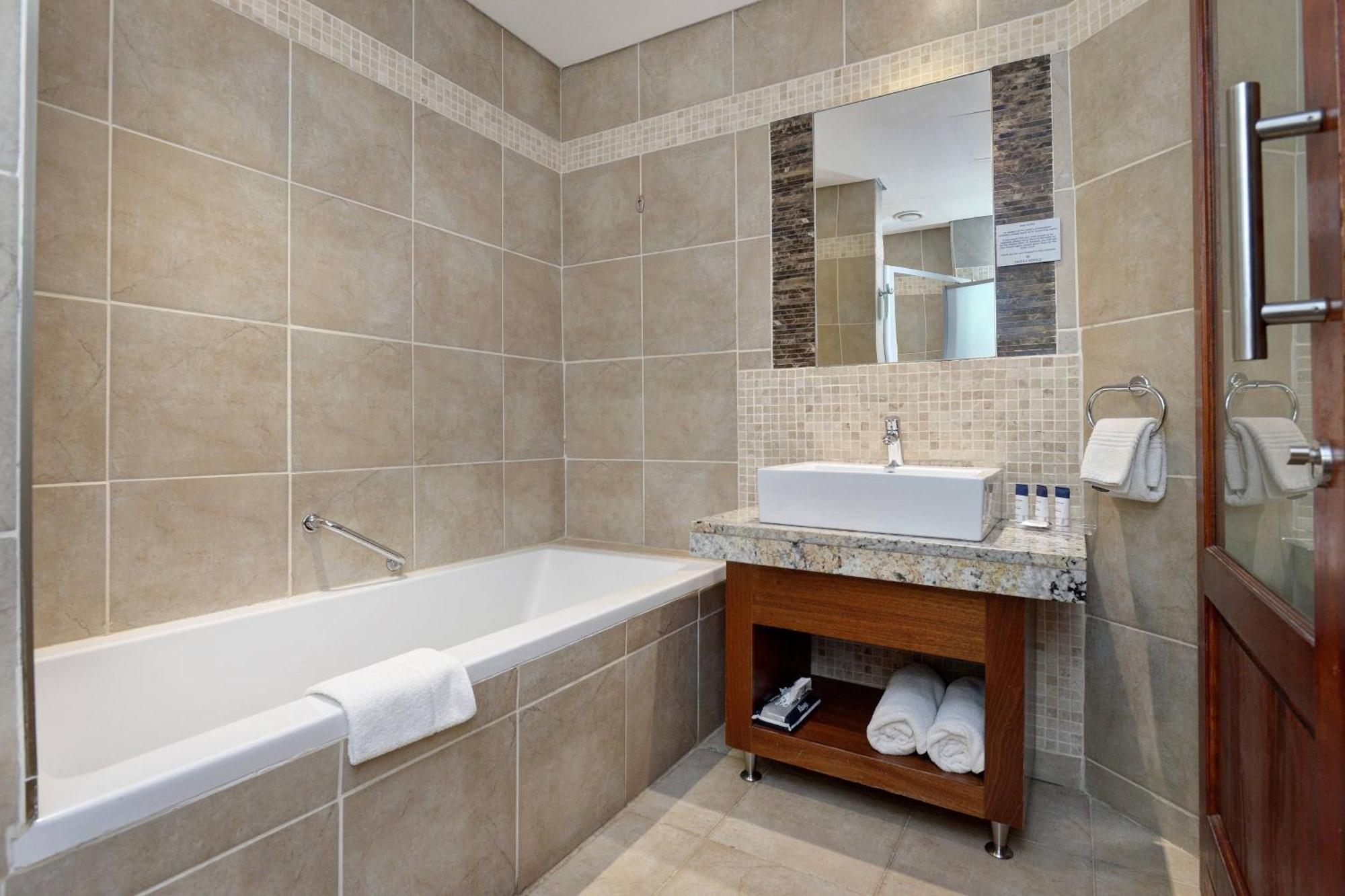 Larger Guest room, 1 King