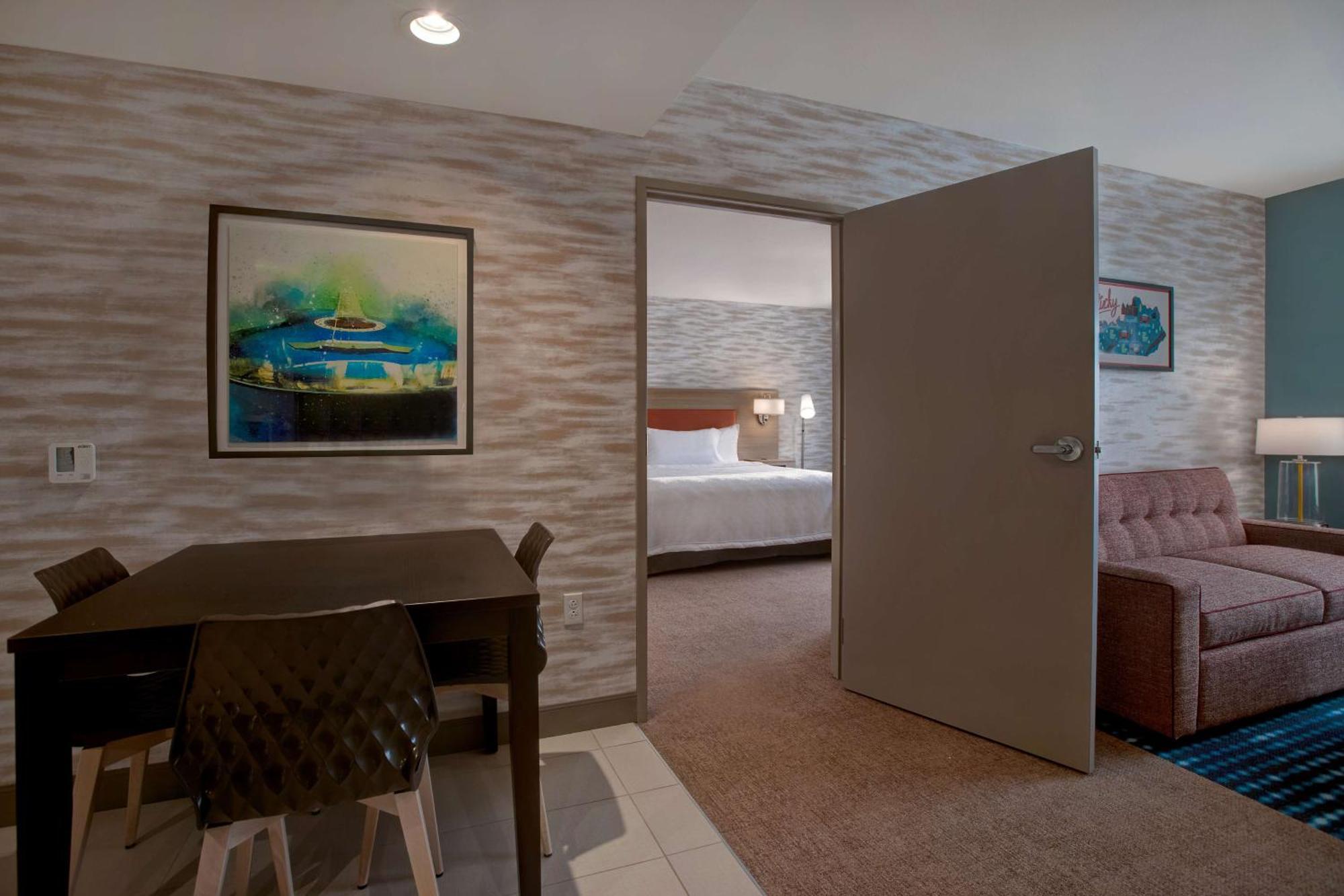 King Suite - Mobility Access/Non-Smoking,1557079126:JPEG
