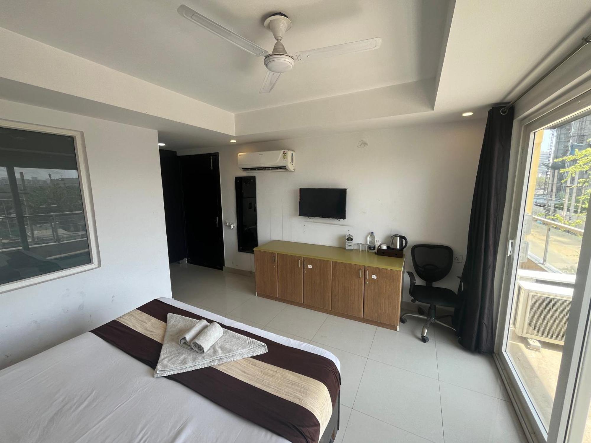 Deluxe Double Room with Balcony,1566118603:JPEG