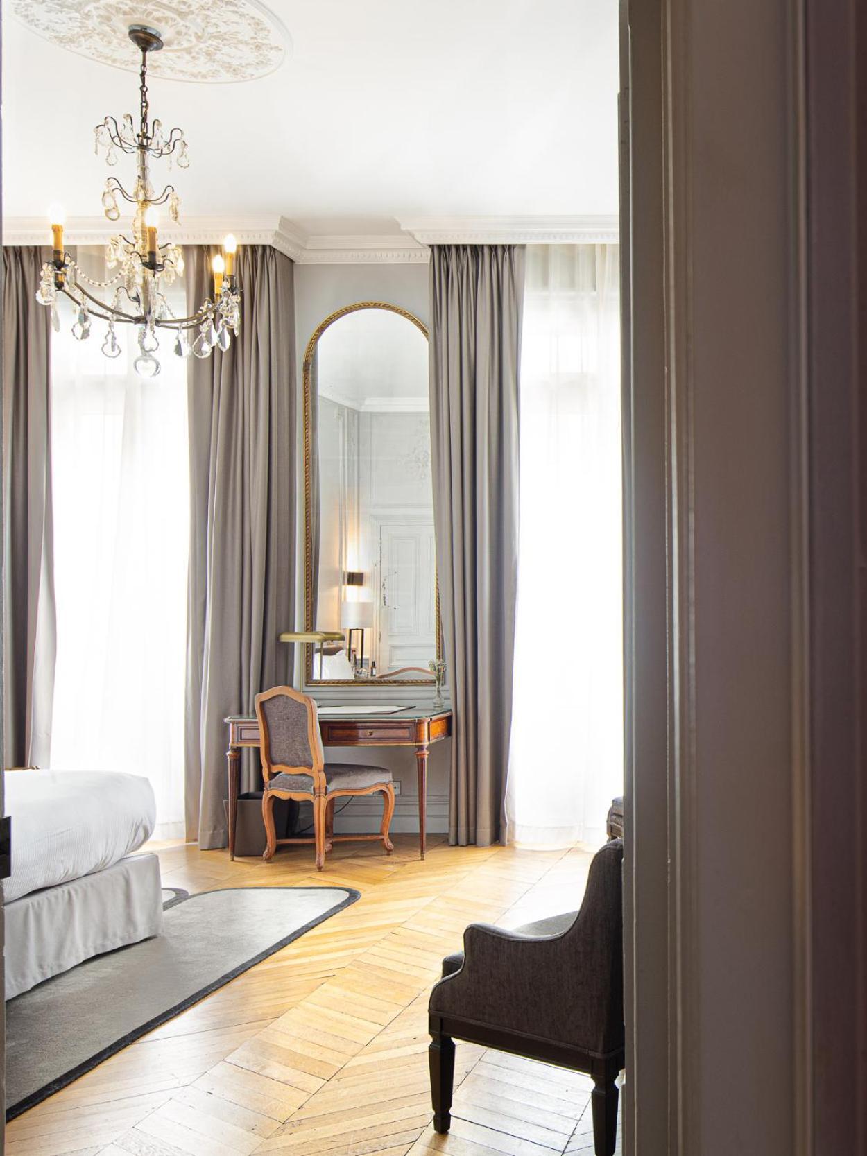 Quarto Executivo com Cama de Casal ou 2 de Solteiro