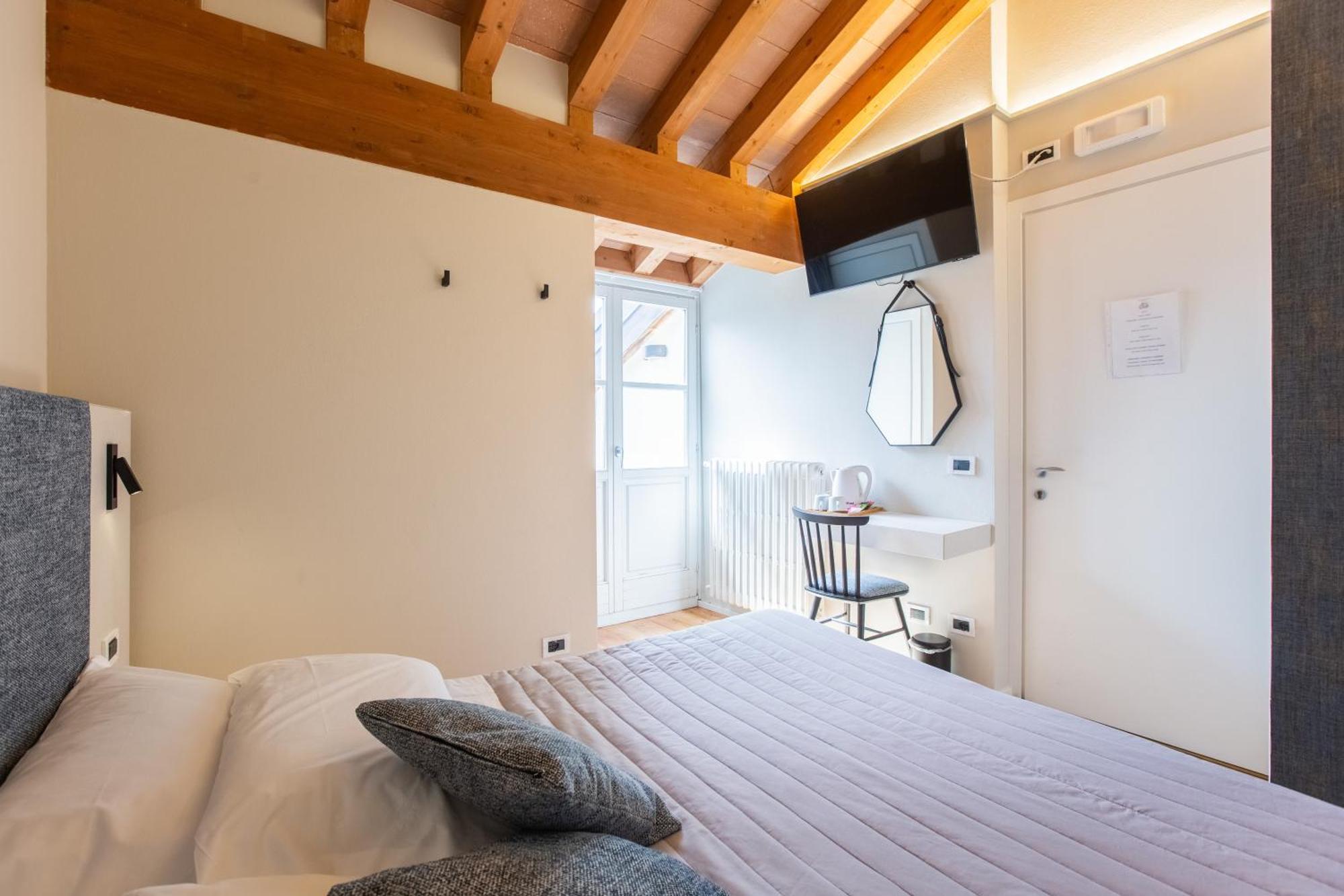 Small Double Room,1574756195:JPEG