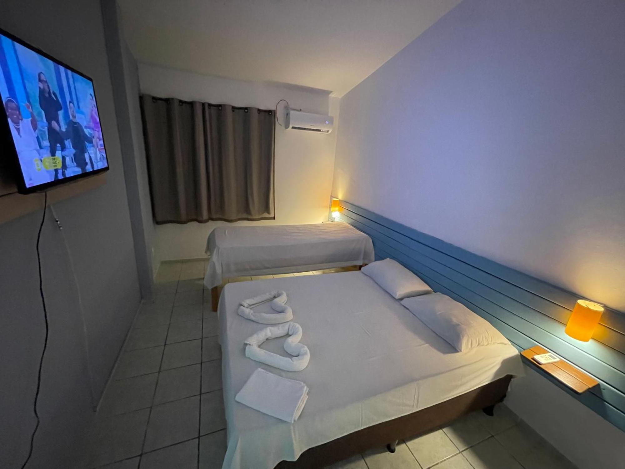 Quarto Econômico com 2 Camas de Solteiro