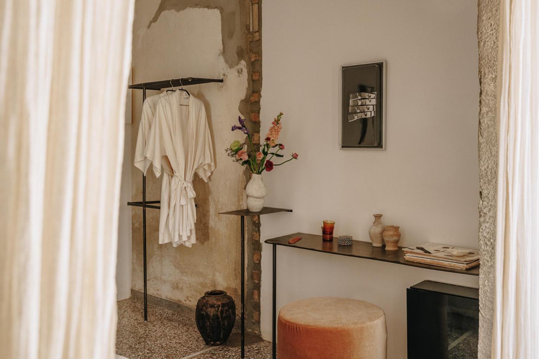 Intimate room balcony,1586257629:JPEG