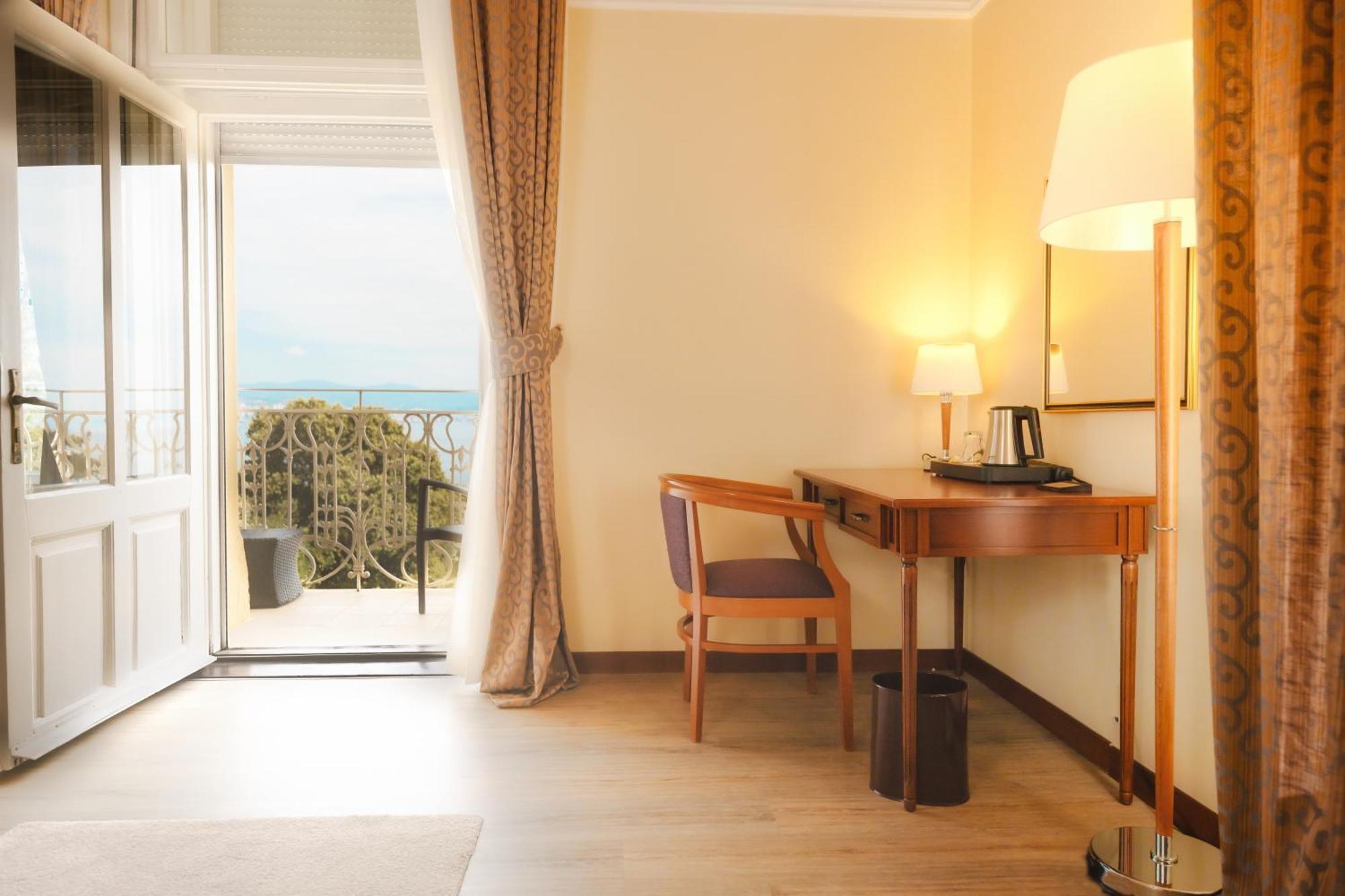 Deluxe Twin Room with Balcony - Sea Side,1649878602:JPEG
