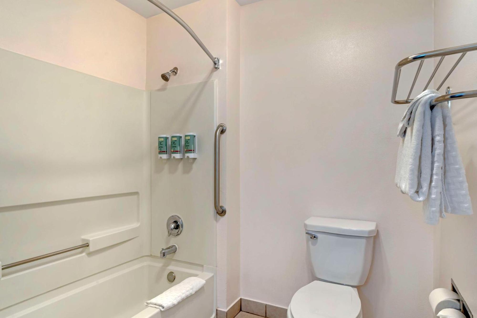 Queen Room with Two Queen Beds,1708057710:JPEG