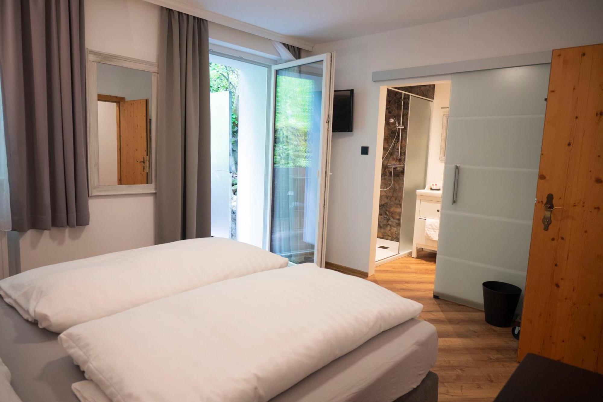 Deluxe Double Room with Balcony,1592083469:JPEG