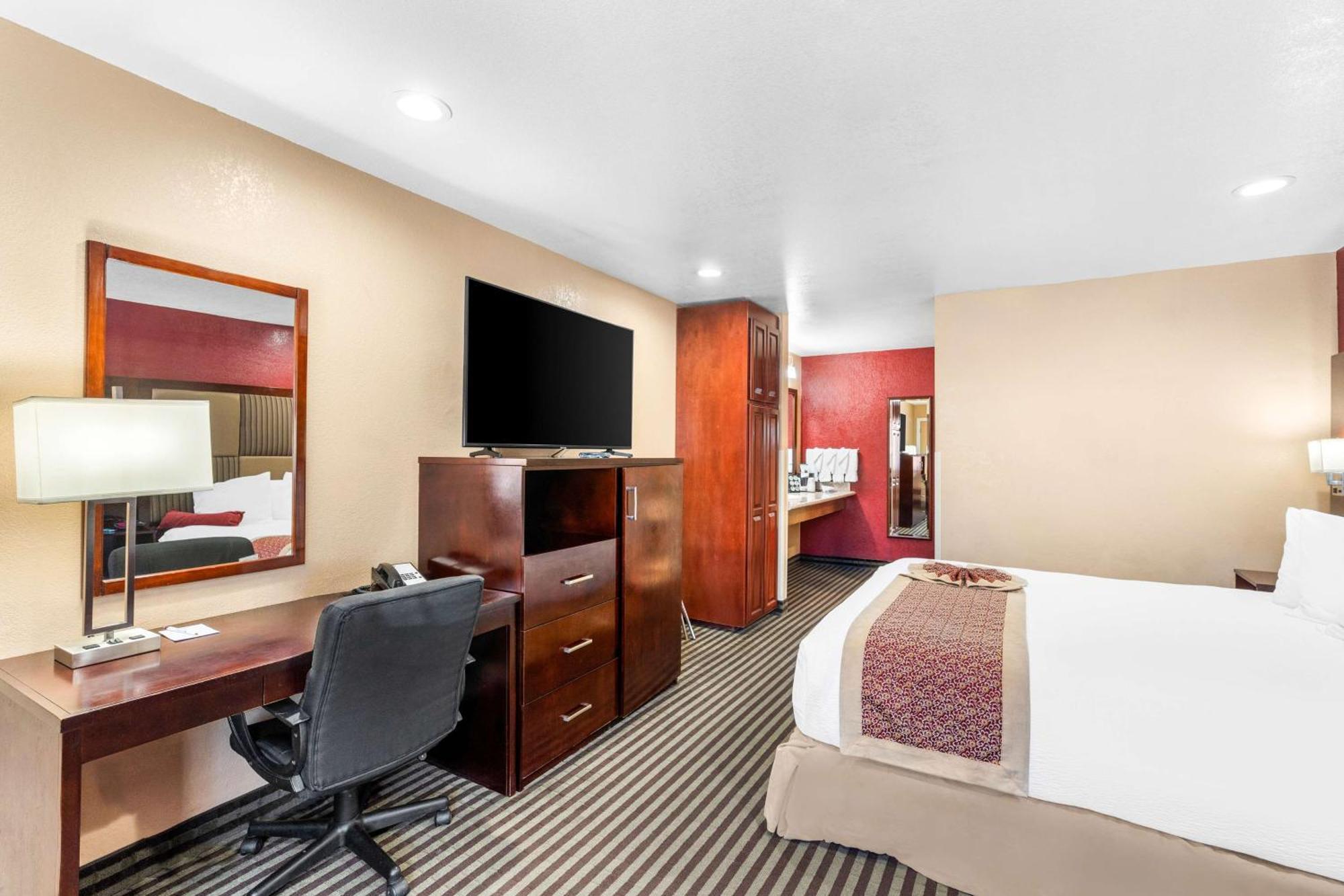 King Room with Roll-in Shower - Disability Access/Non-Smoking,1705983274:JPEG