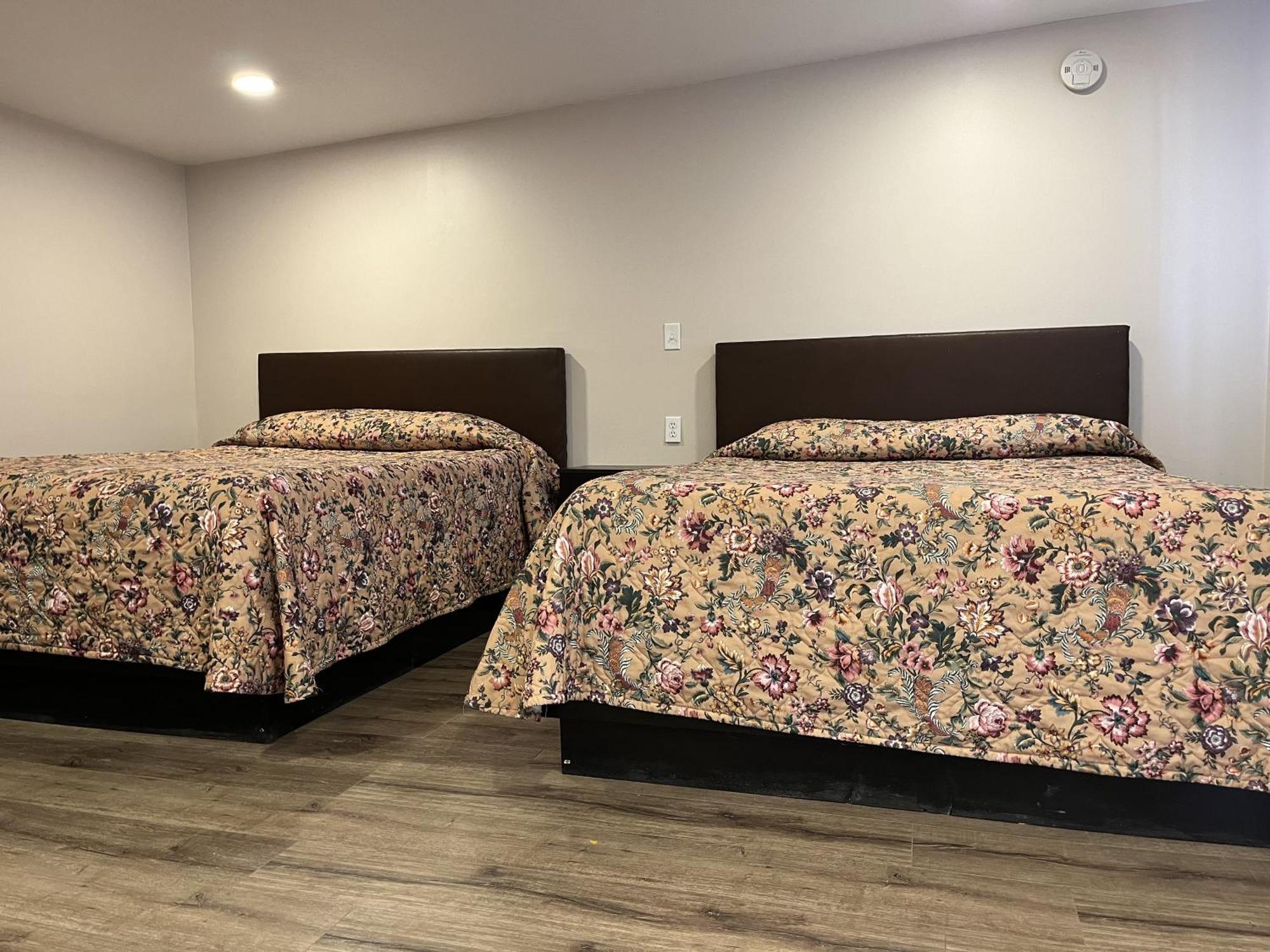 Deluxe Queen Room,1598423415:JPEG