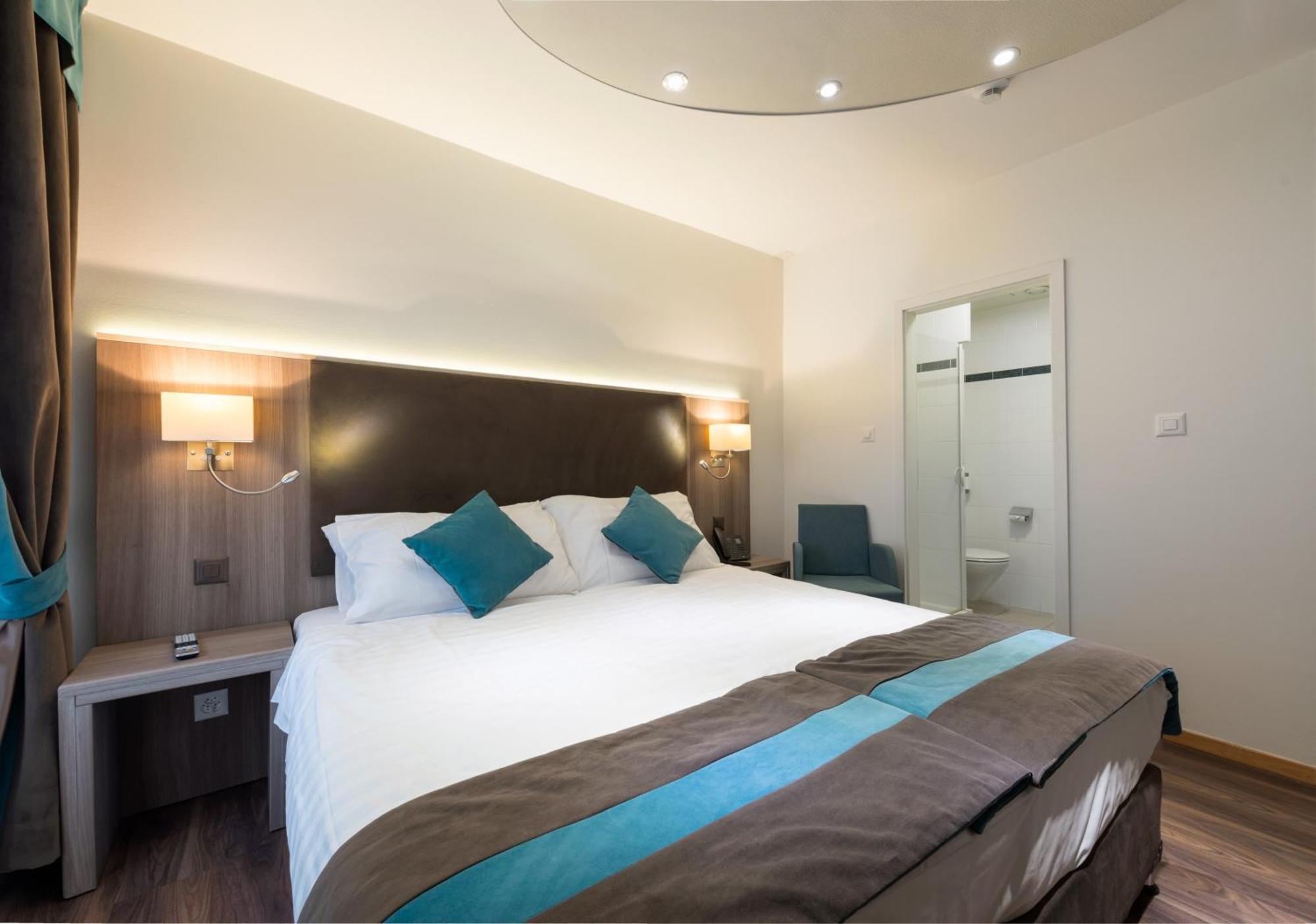 Triple Room,1615687802:JPEG