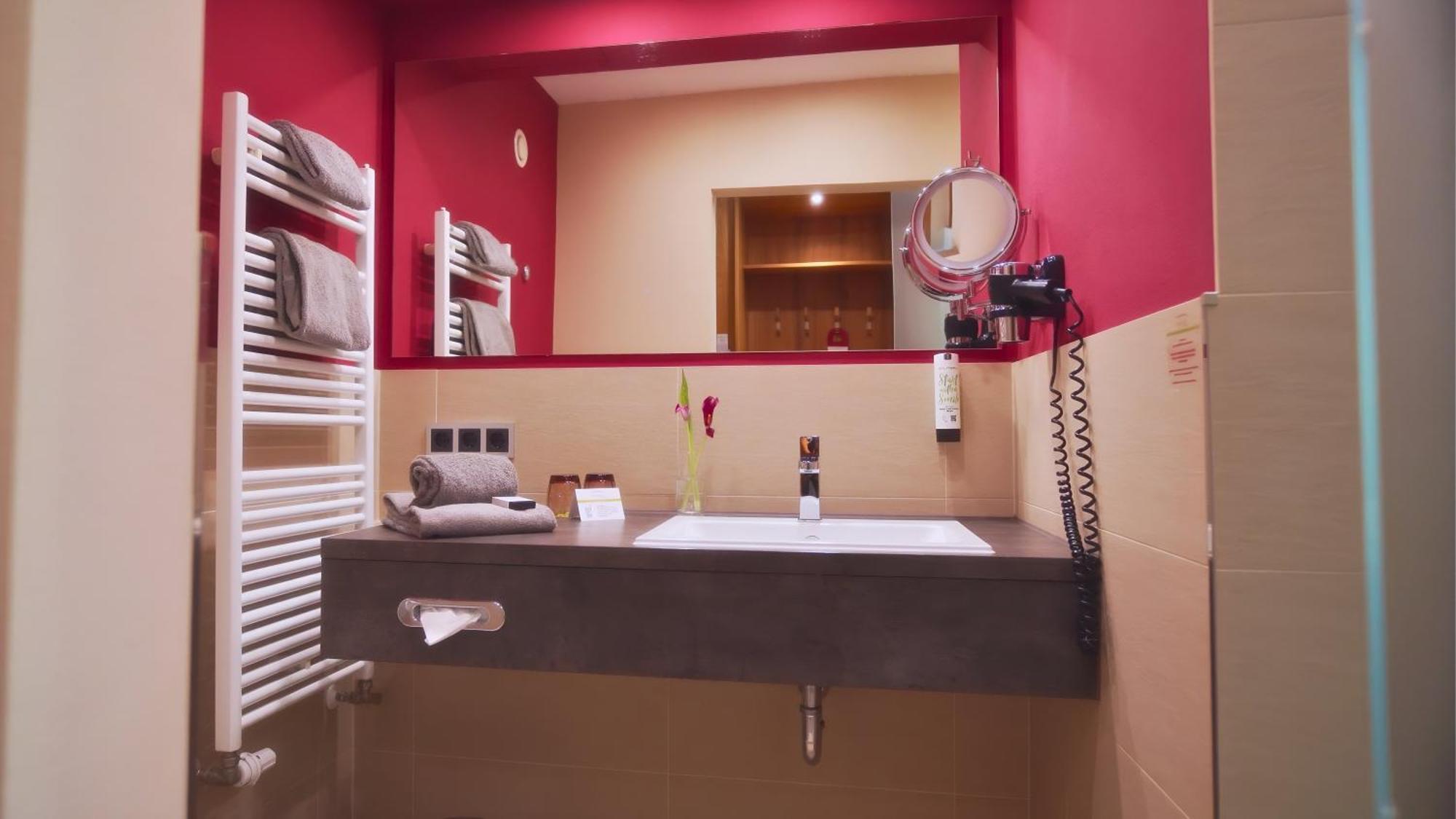 Double Room,1606567574:JPEG