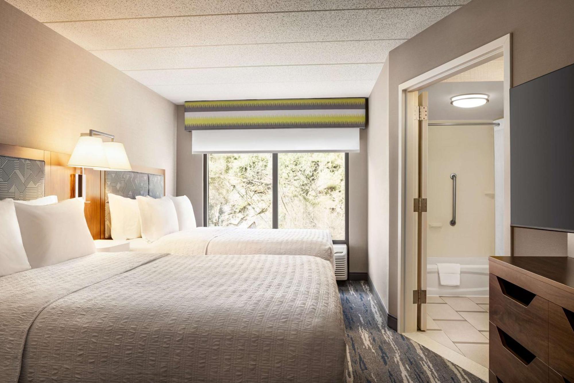 Queen Room with Two Queen Beds and Sofa Bed,1612965592:JPEG