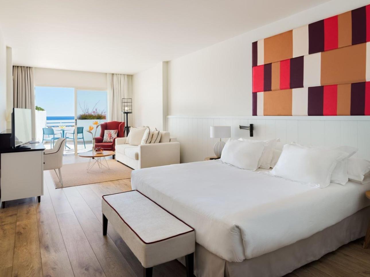 Habitación Familiar Superior con vistas al mar (2 adultos + 2 niños)