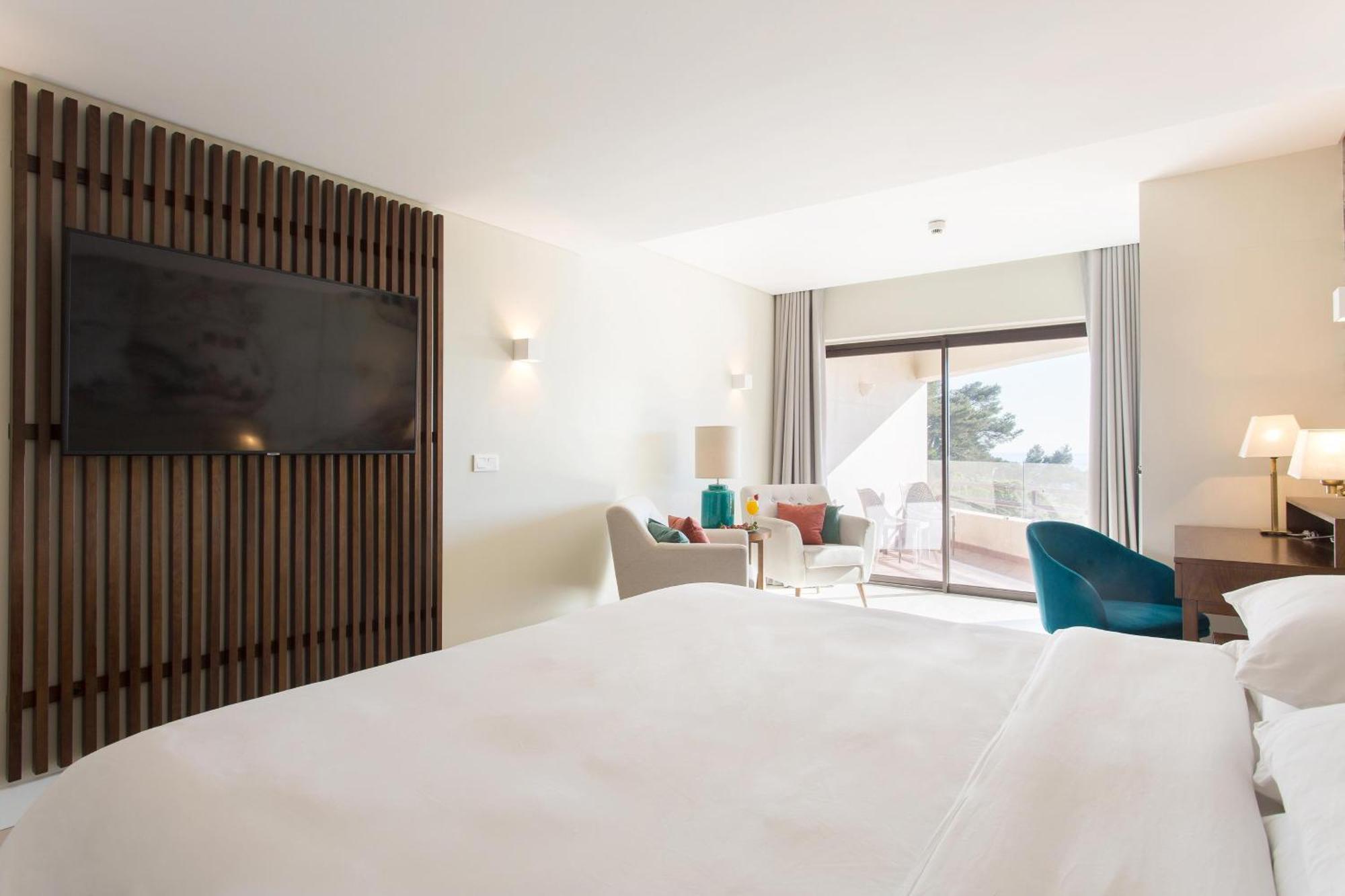 Guest room, 1 Queen, Balcony