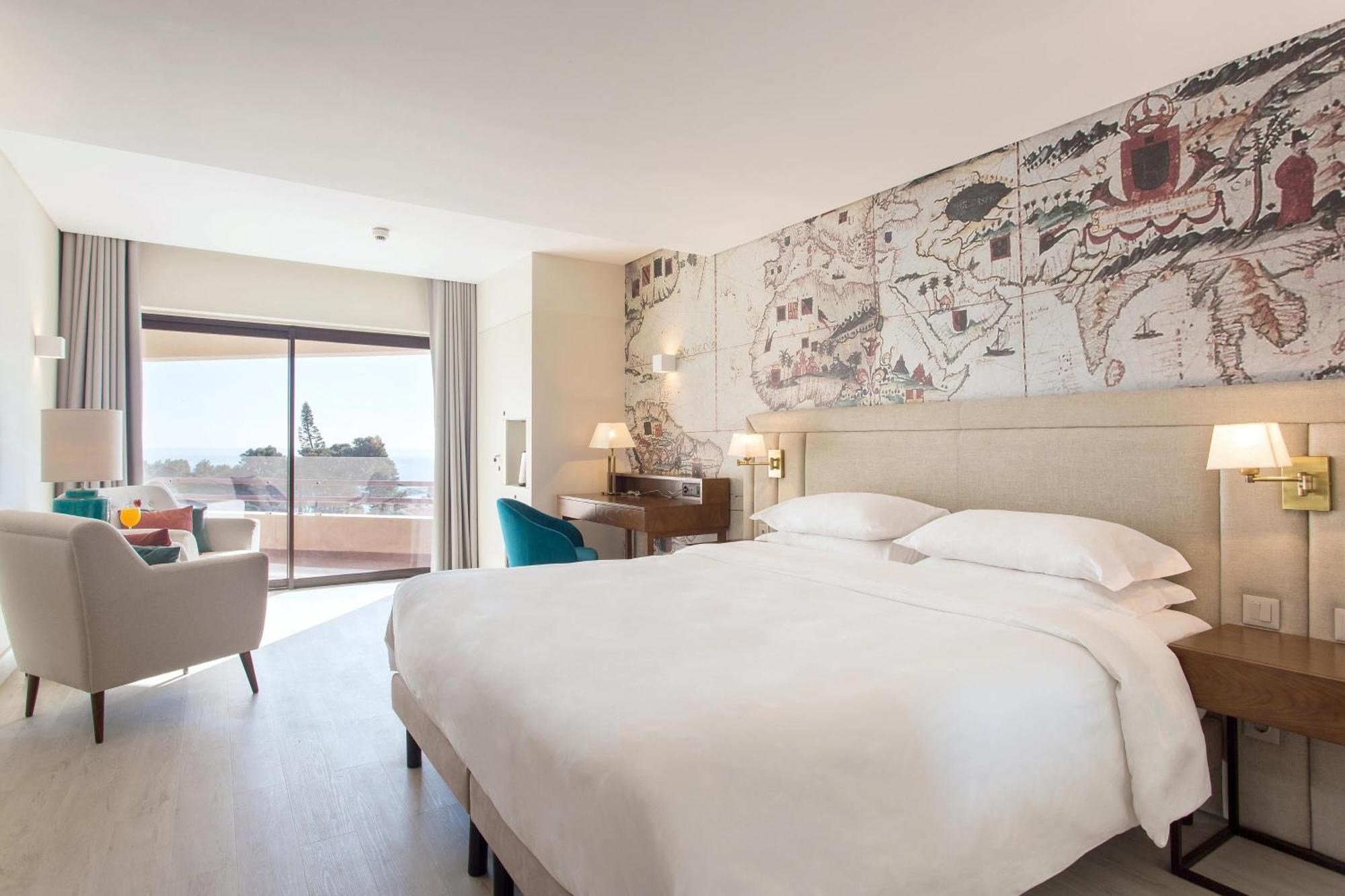 Guest room, 1 Queen, Pool view, Balcony,1615766580:JPEG