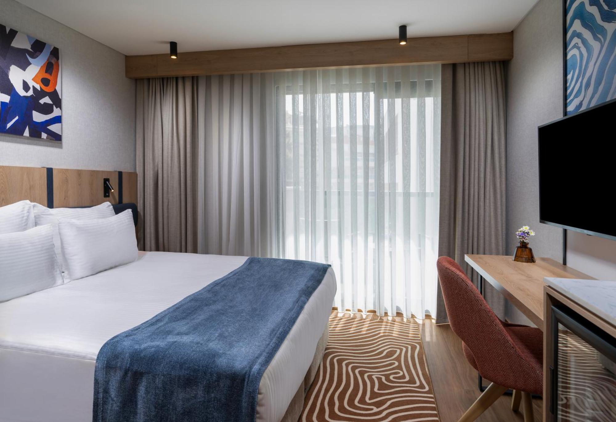 Superior Room with Queen Size Bed,1615906083:JPEG