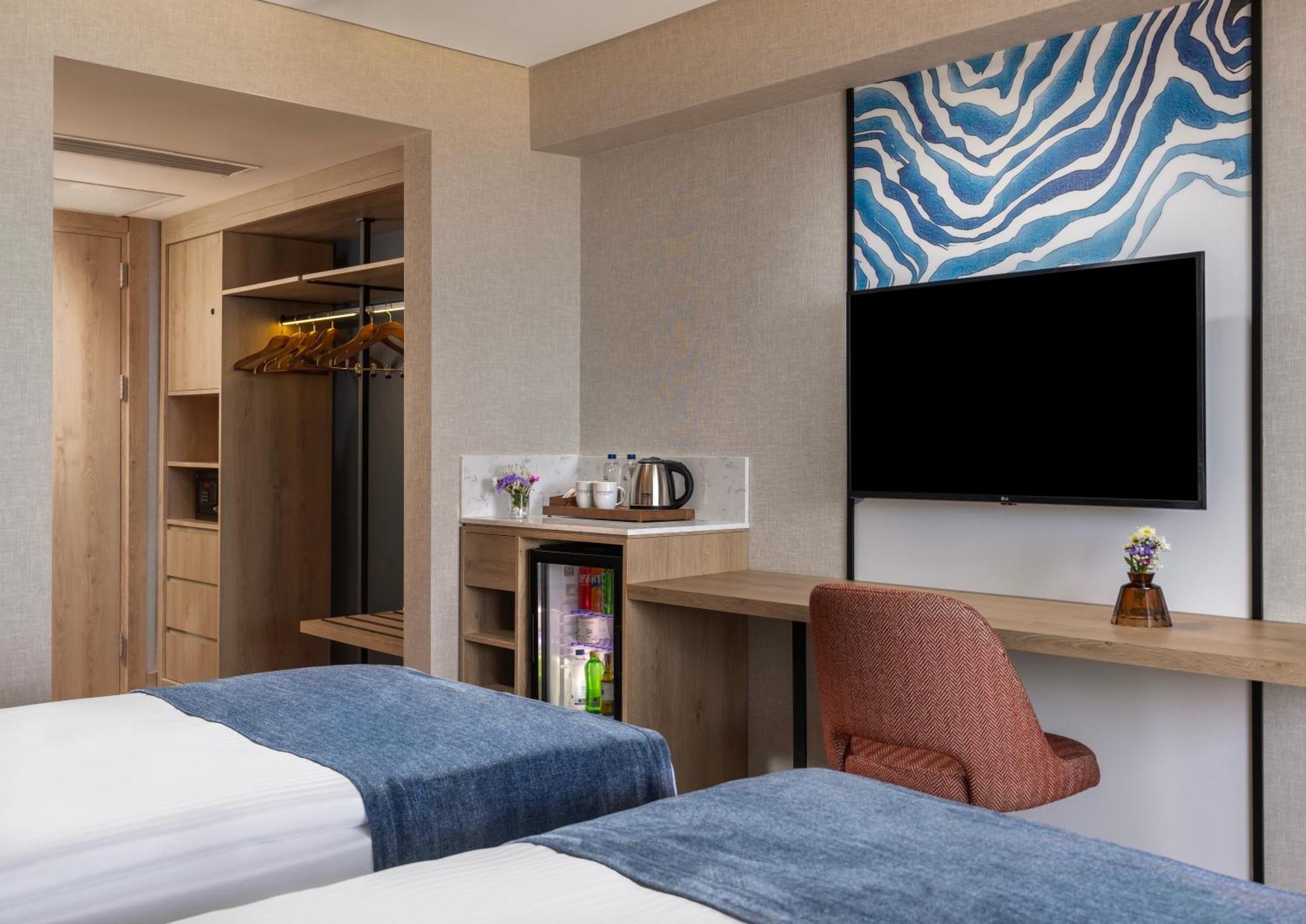 Superior Room 2 Single Beds Sea View,1615906073:JPEG