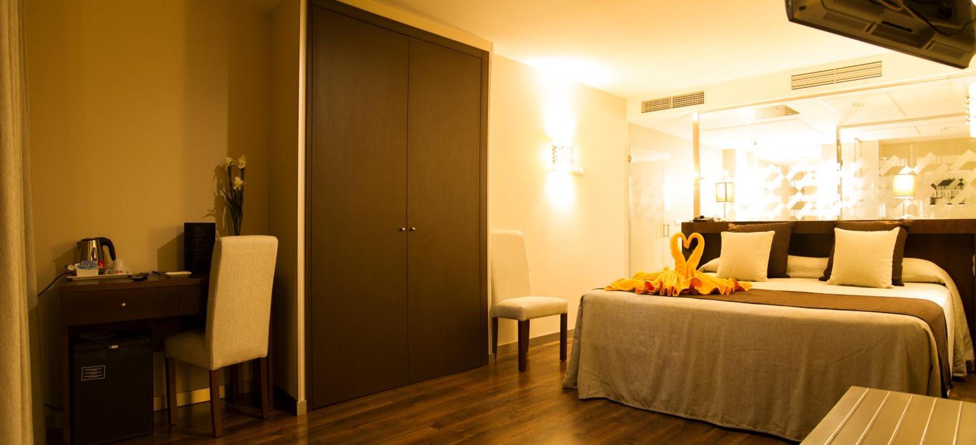Premium Double Terrace & Whirlpool,1616872120:JPEG