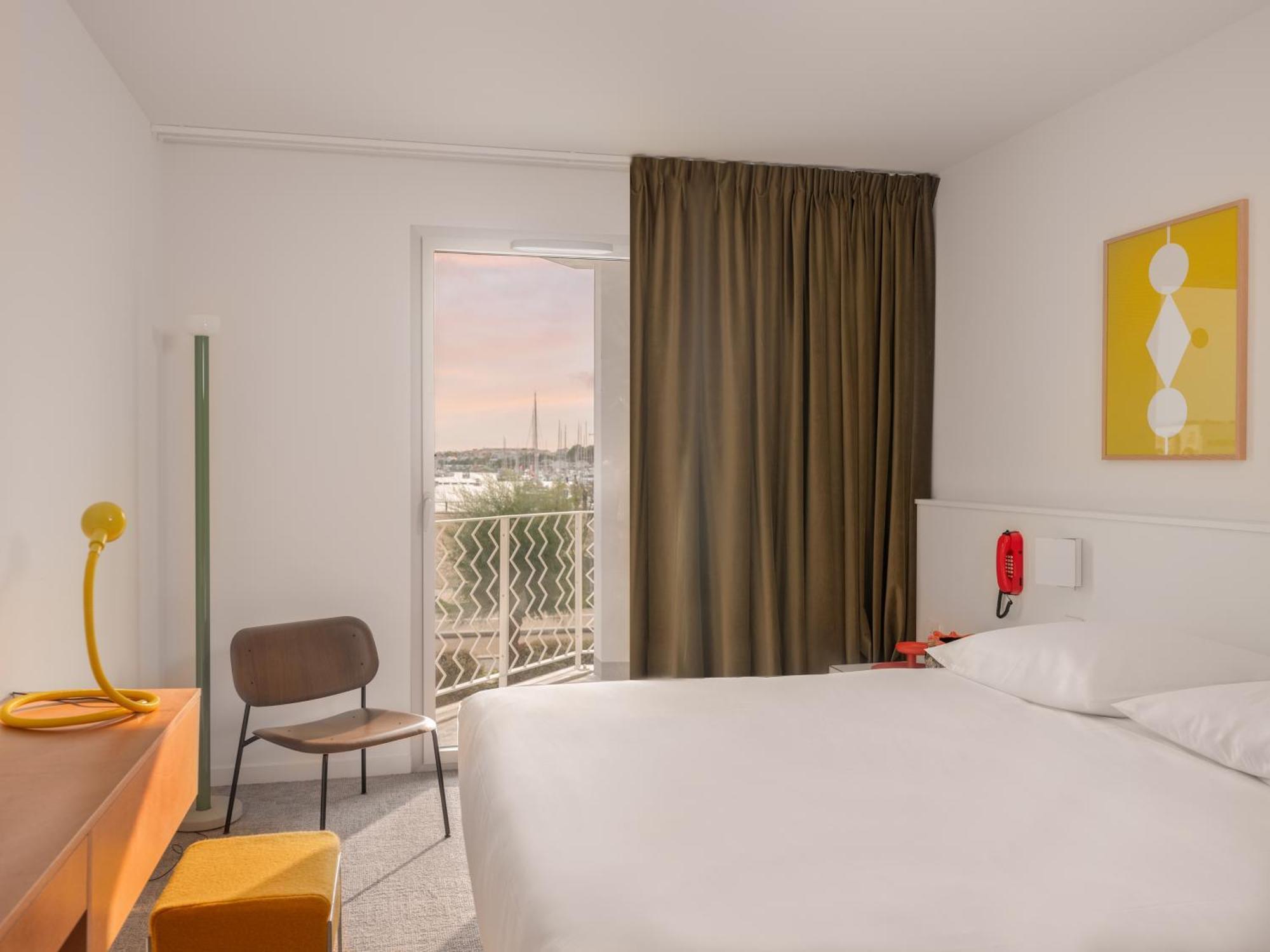 Chambre Double Confort avec Balcon - Vue sur Port