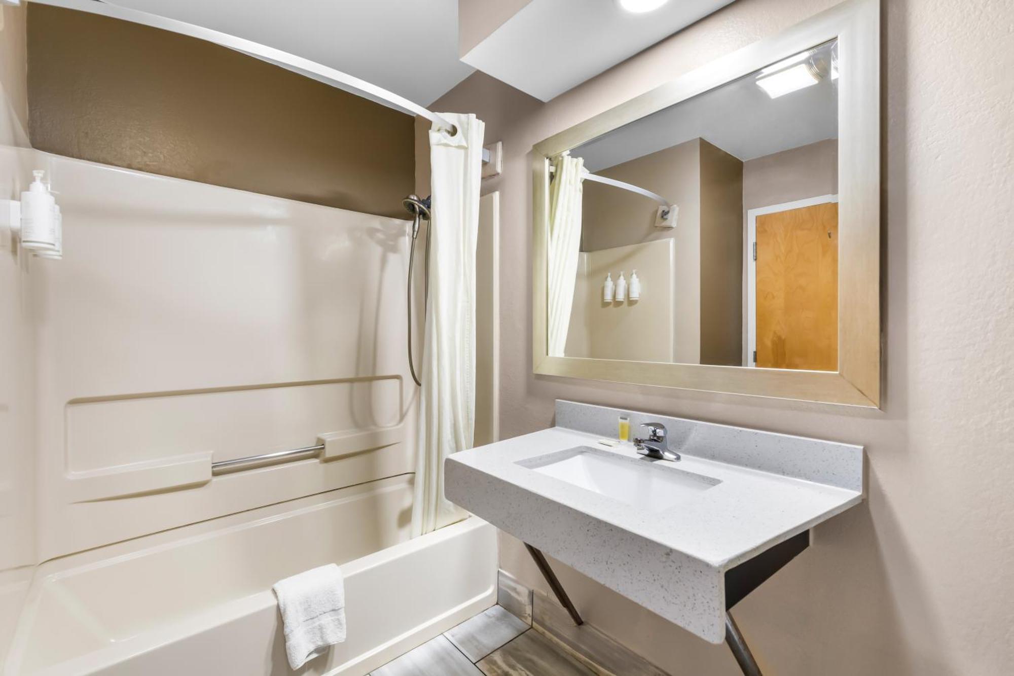 Mobility Accessible King Room with Bathtub - Smoking,1620987832:JPEG