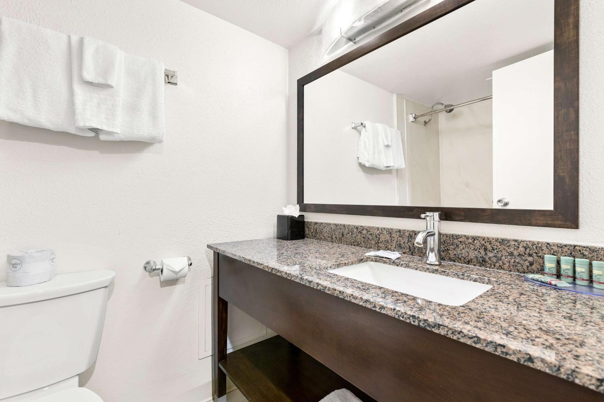 Three-Bedroom Family Suite,1631571386:JPEG