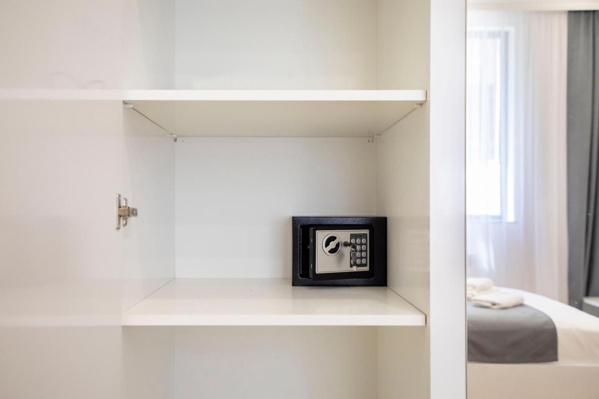 Single Room with Balcony,1629796083:JPEG