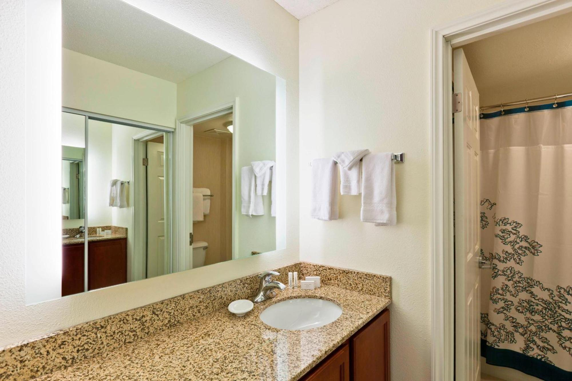 One-Bedroom Queen Suite with Sofa Bed - Hearing Accessible