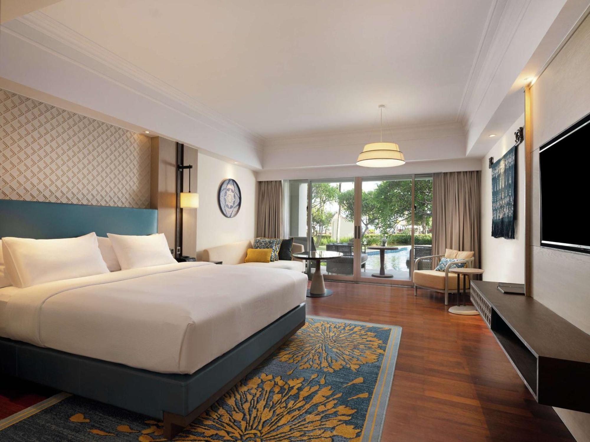 Executive King Room with Lagoon Access