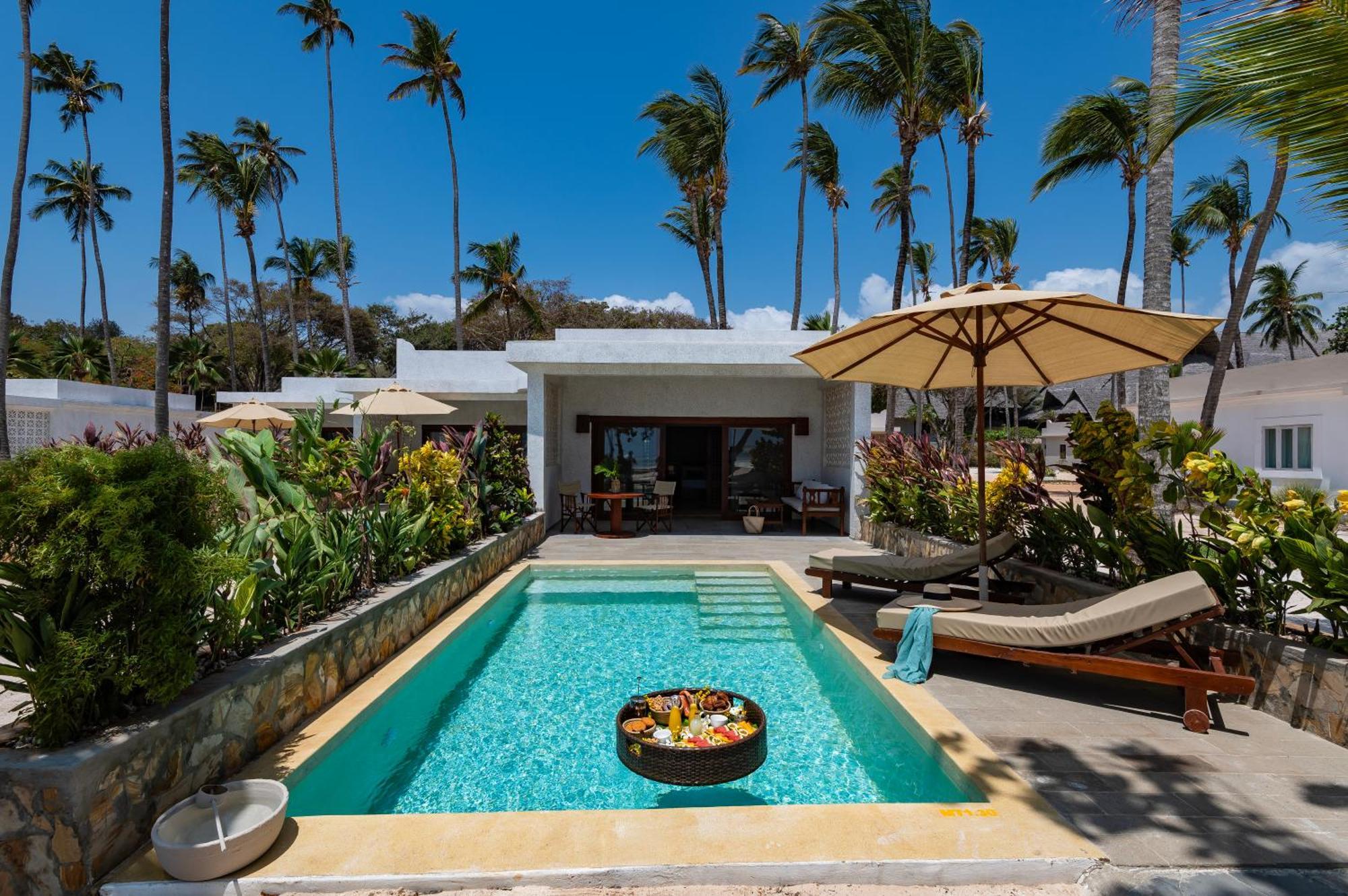 Strandvilla am Meer mit Pool