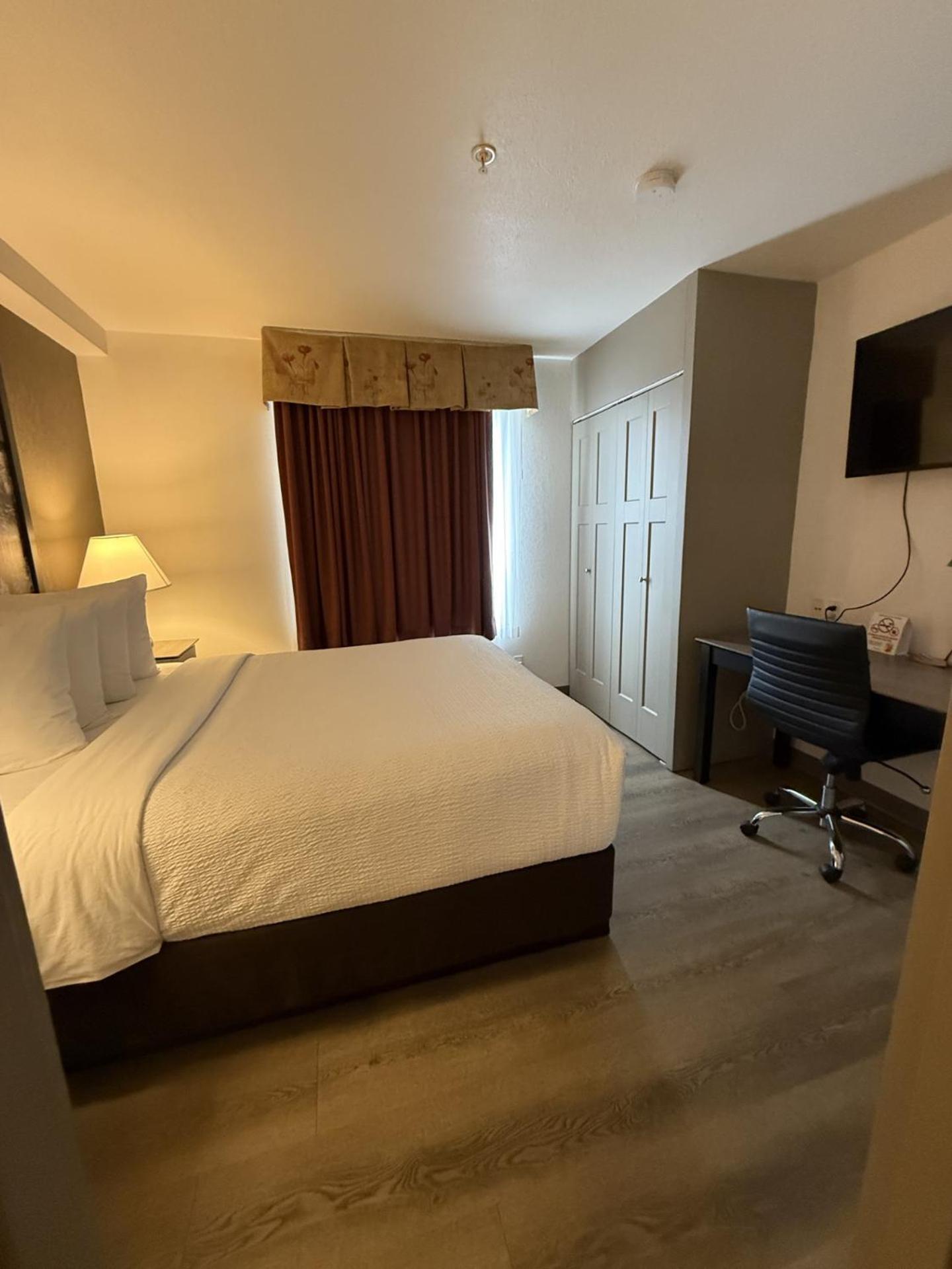 One-Bedroom Queen Suite - Non-Smoking,1657155968:JPEG
