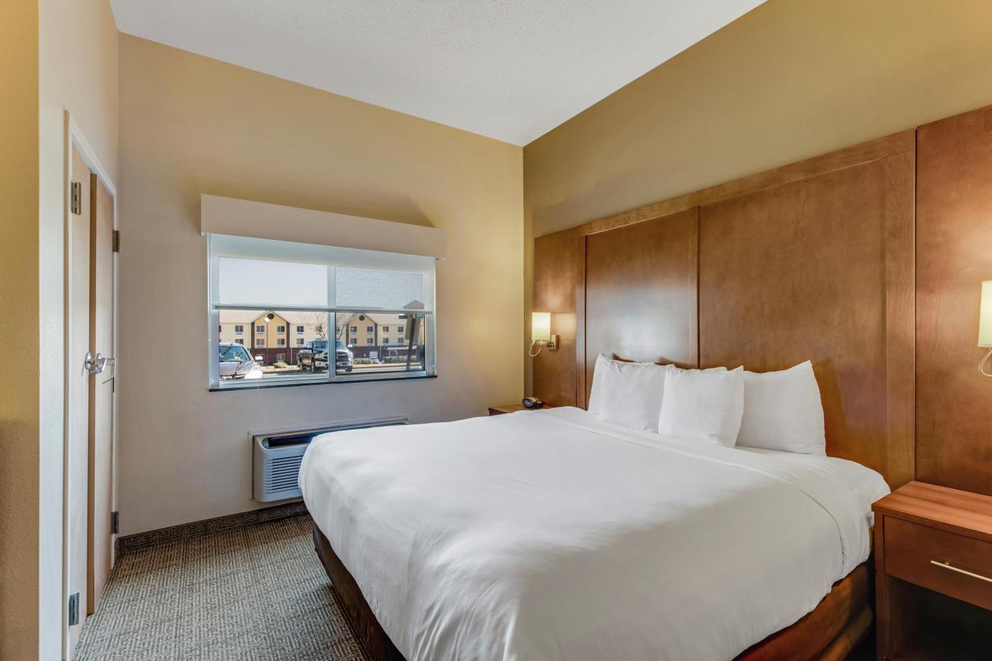 King Suite - Accessible/Non-Smoking,1660305974:JPEG