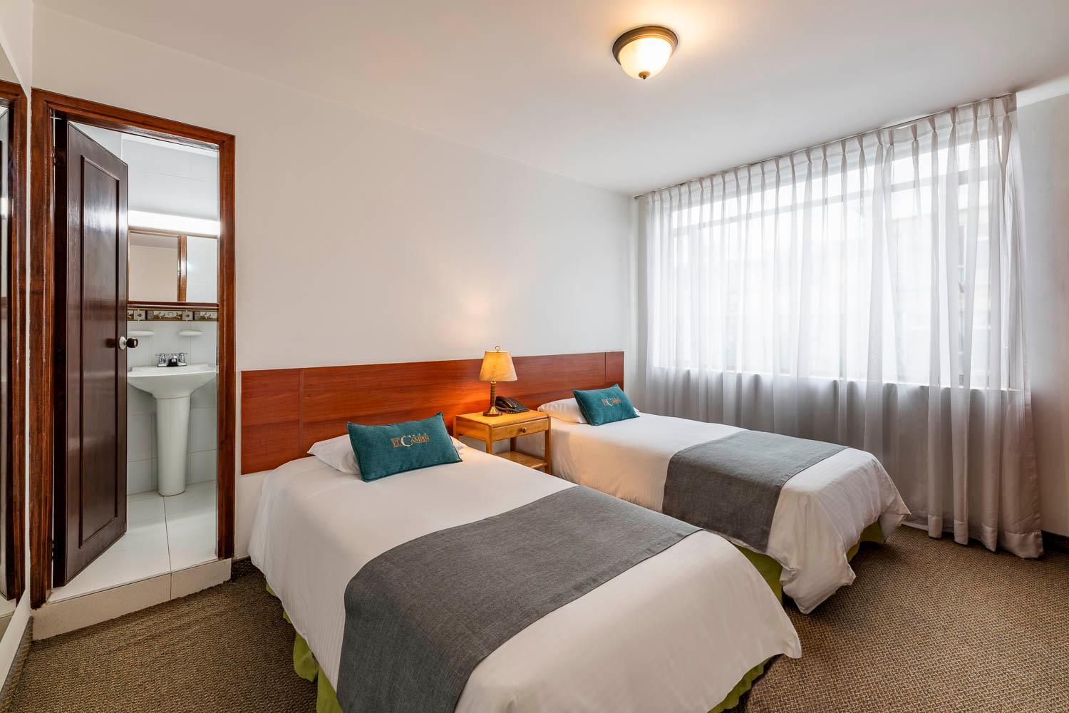 Quarto com 2 Camas de Solteiro