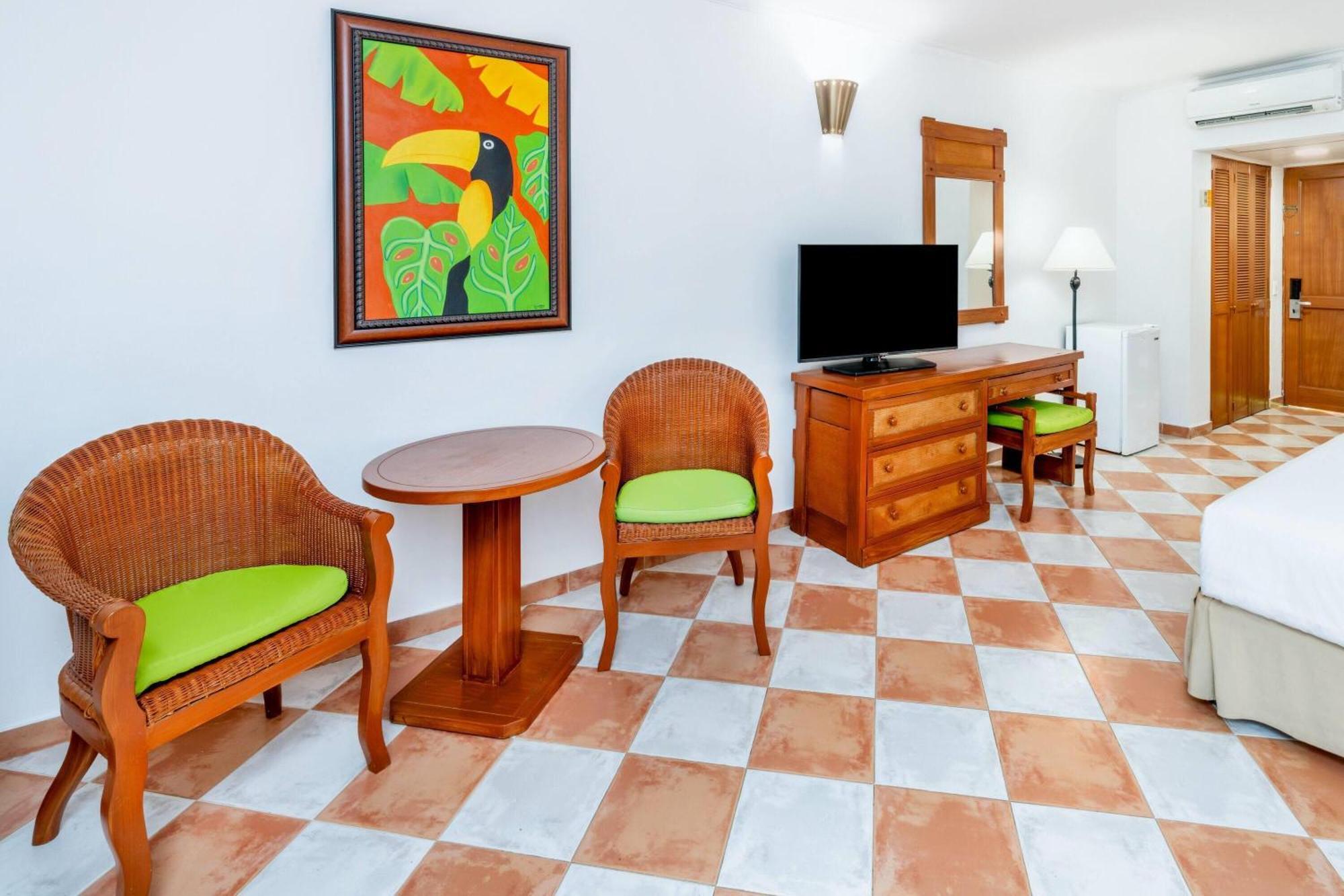 Quarto com 1 Cama King-size e Vista do Jardim